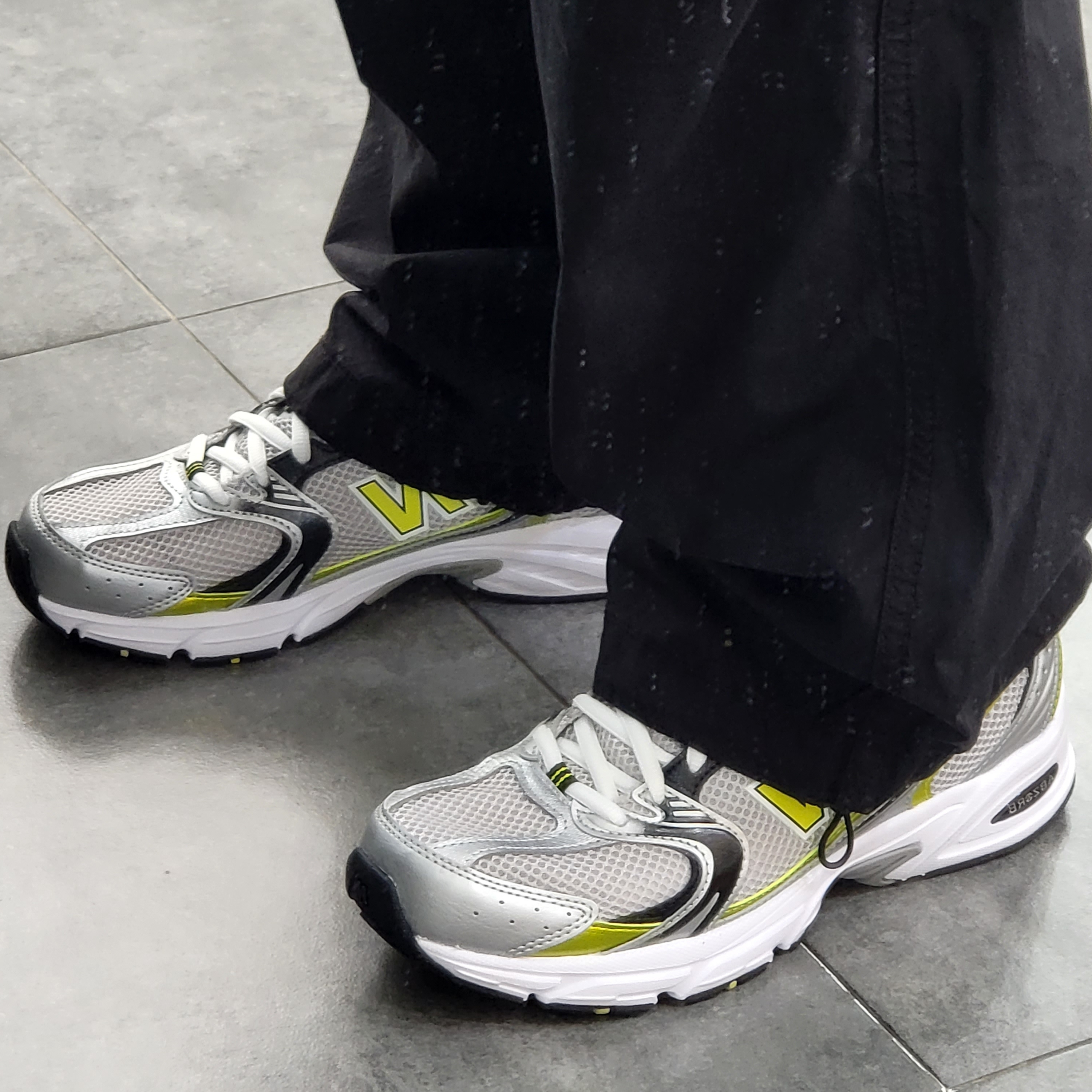 New Balance 530 Silver 착용 스타일