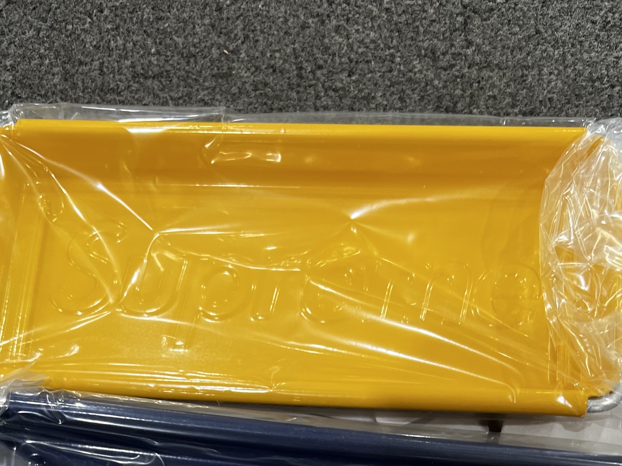 Supreme x Dulton Tray Yellow - 23SS 착용 스타일