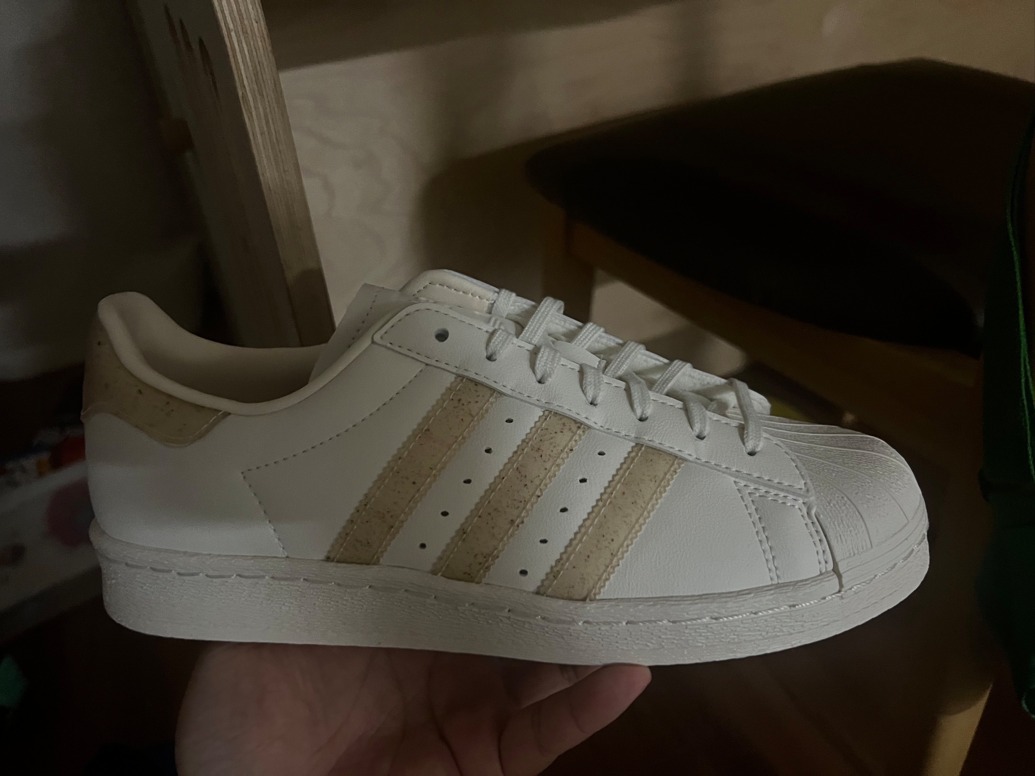 Adidas Superstar 82 Cloud White 착용 스타일
