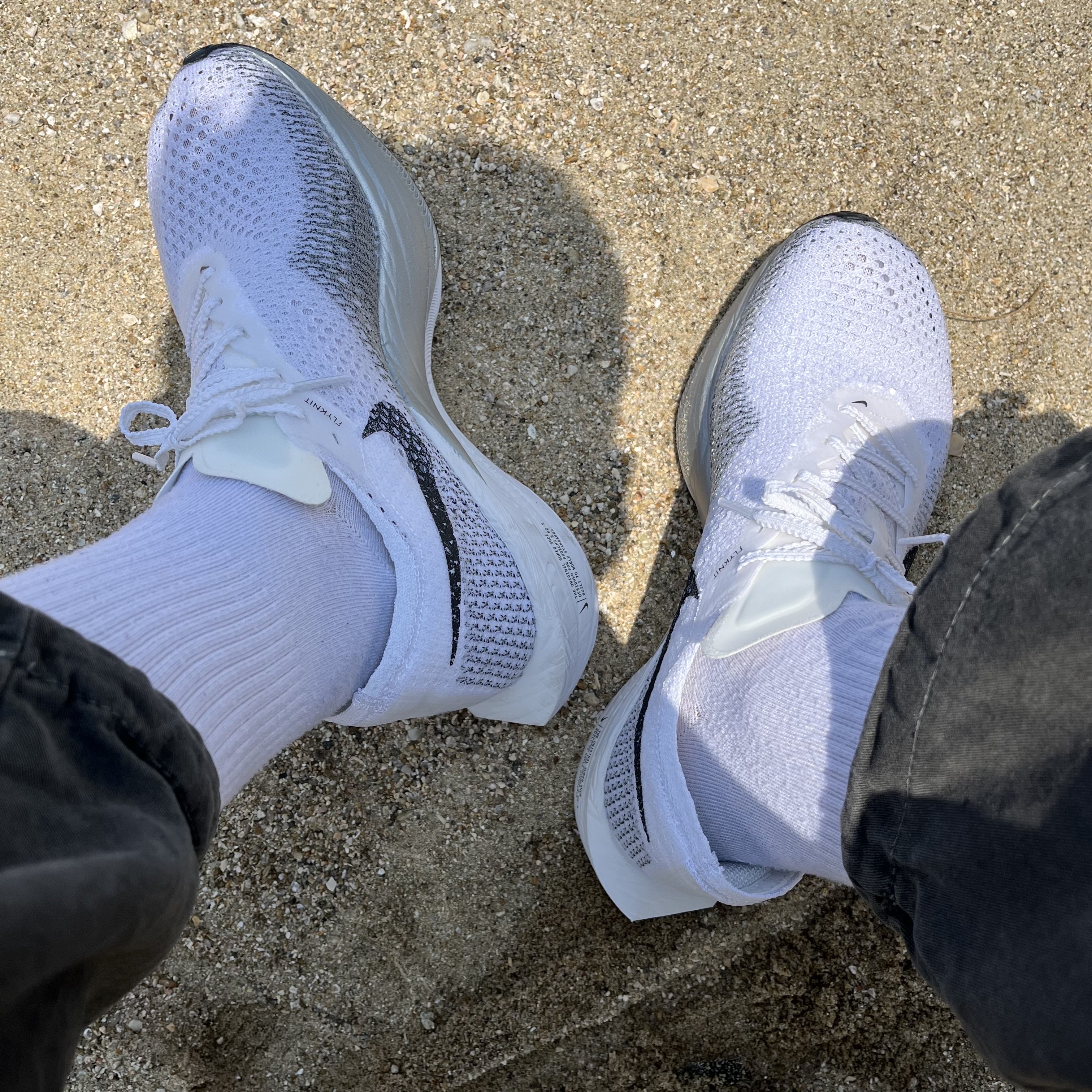 Nike ZoomX Vaporfly Next% 3 White Grey 착용 스타일 - 1