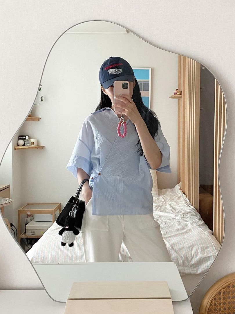 Monamhee Beulpingi Keyring with White Pants Black 착용 스타일