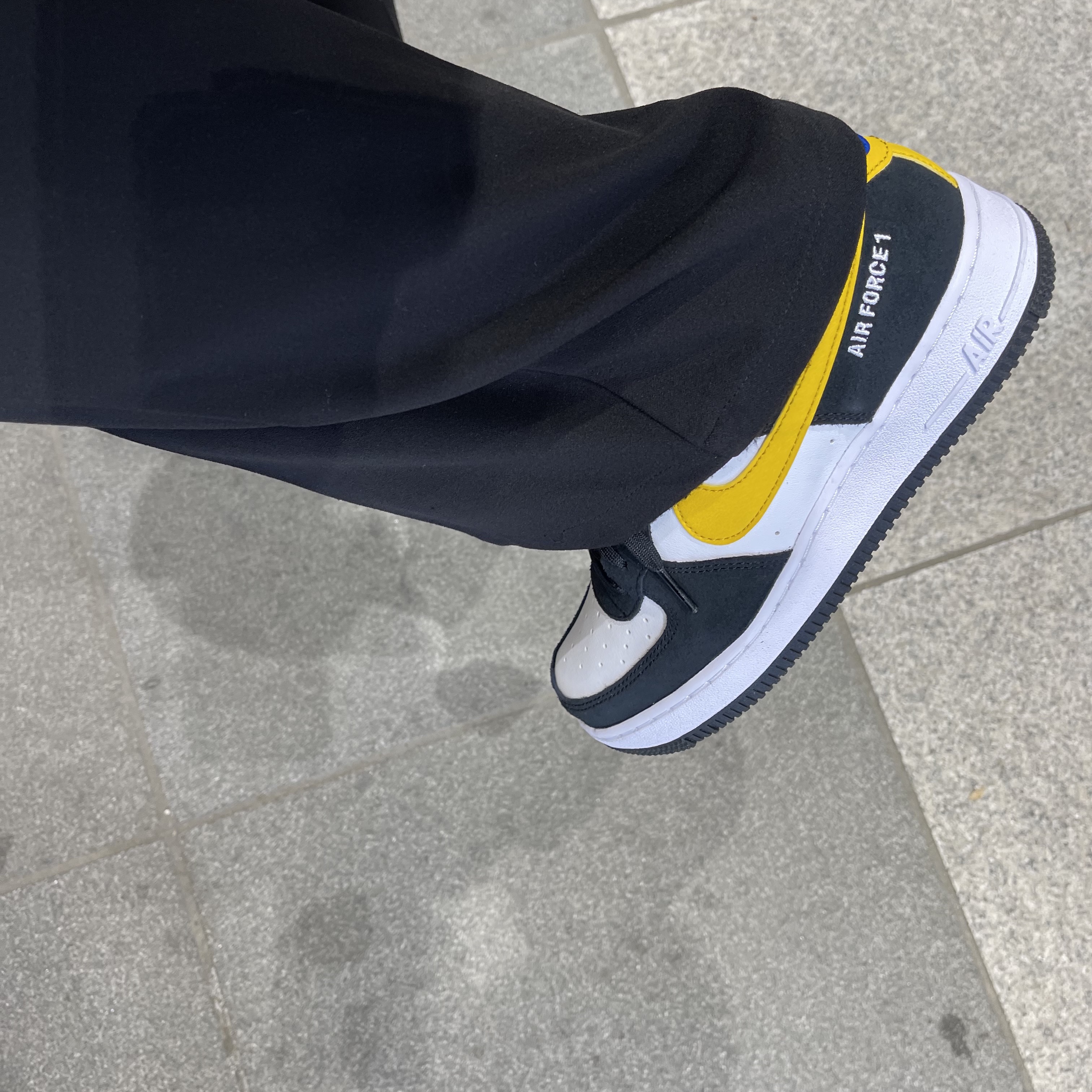 (GS) Nike Air Force 1 LV8 Athletic Club Black Dark Sulfur 착용 스타일
