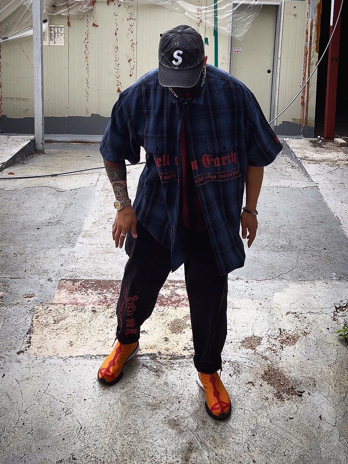 Supreme Pigment Canvas S Logo 6-Panel Black - 23SS, Supreme Bleed Logo S/S Top Black - 20FW 착용 스타일