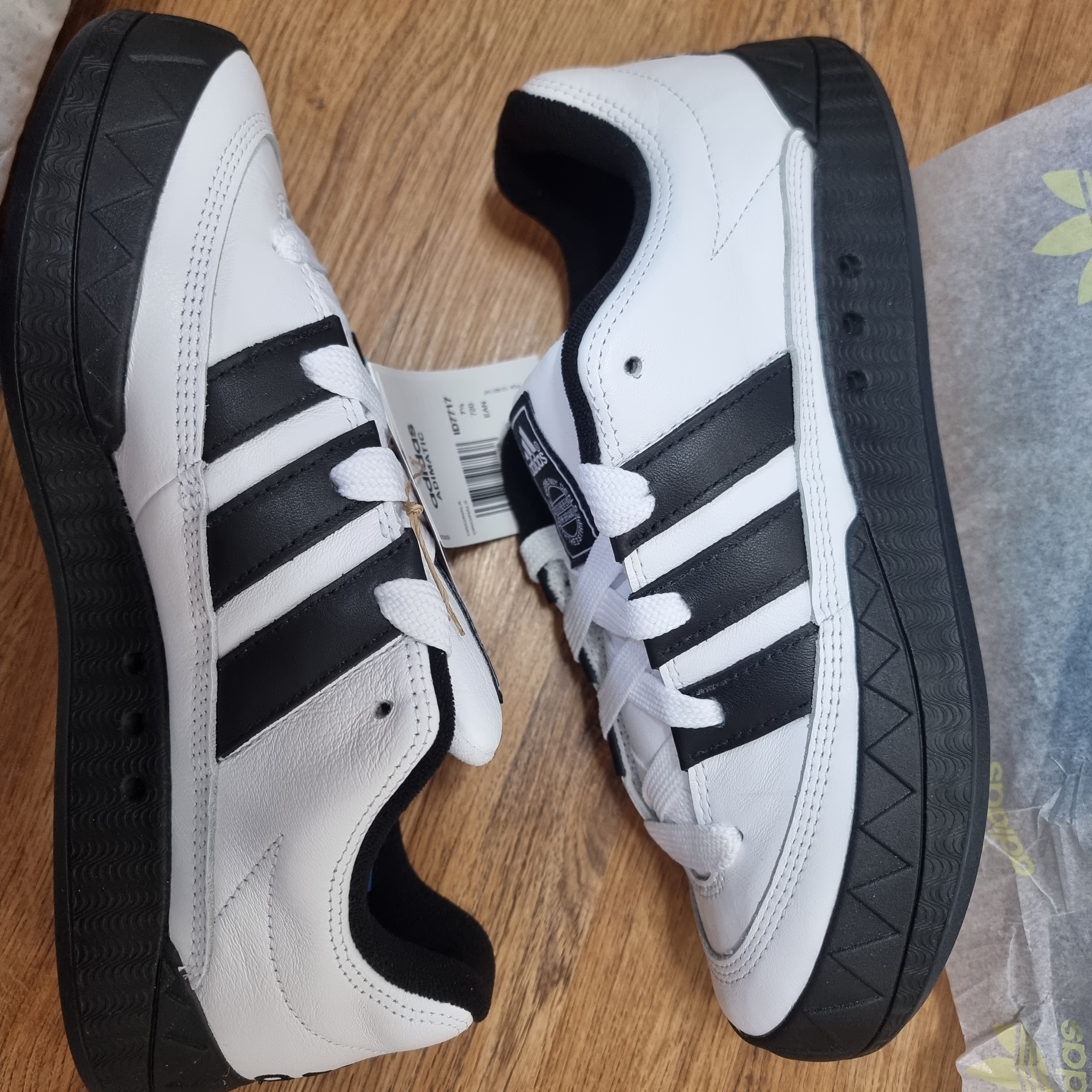 Adidas x Atmos Adimatic White Black 착용 스타일 - 1
