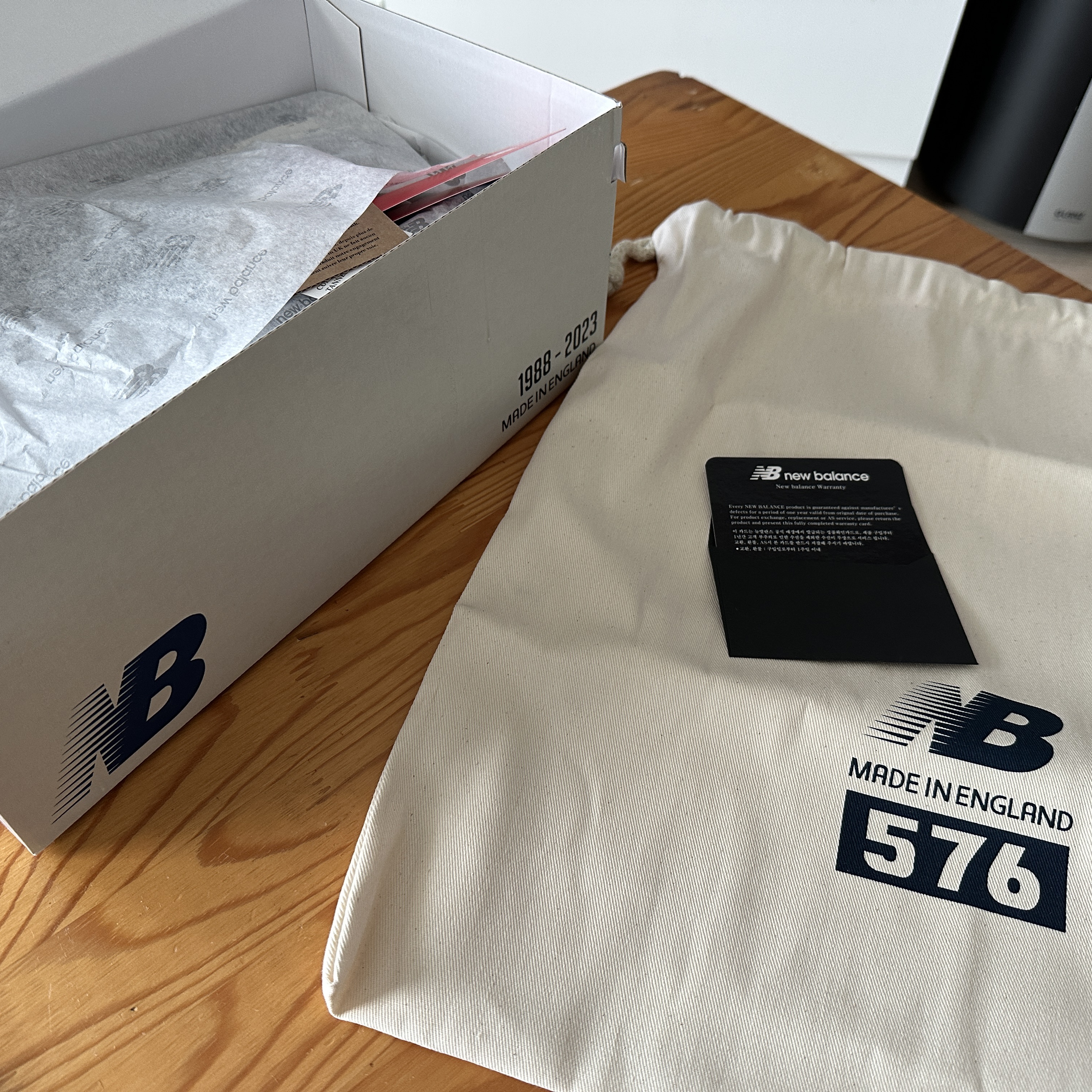 New Balance 576 Navy 착용 스타일 - 1