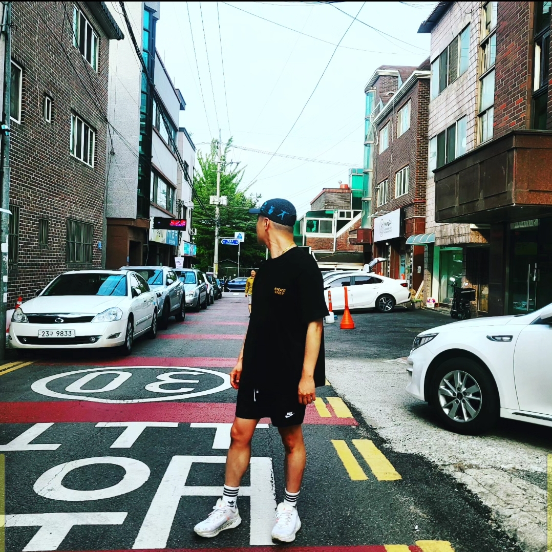 Nike x Off-White NRG Hat Black, Jordan Zoom Trunner Ultimate White Flash Crimson 착용 스타일