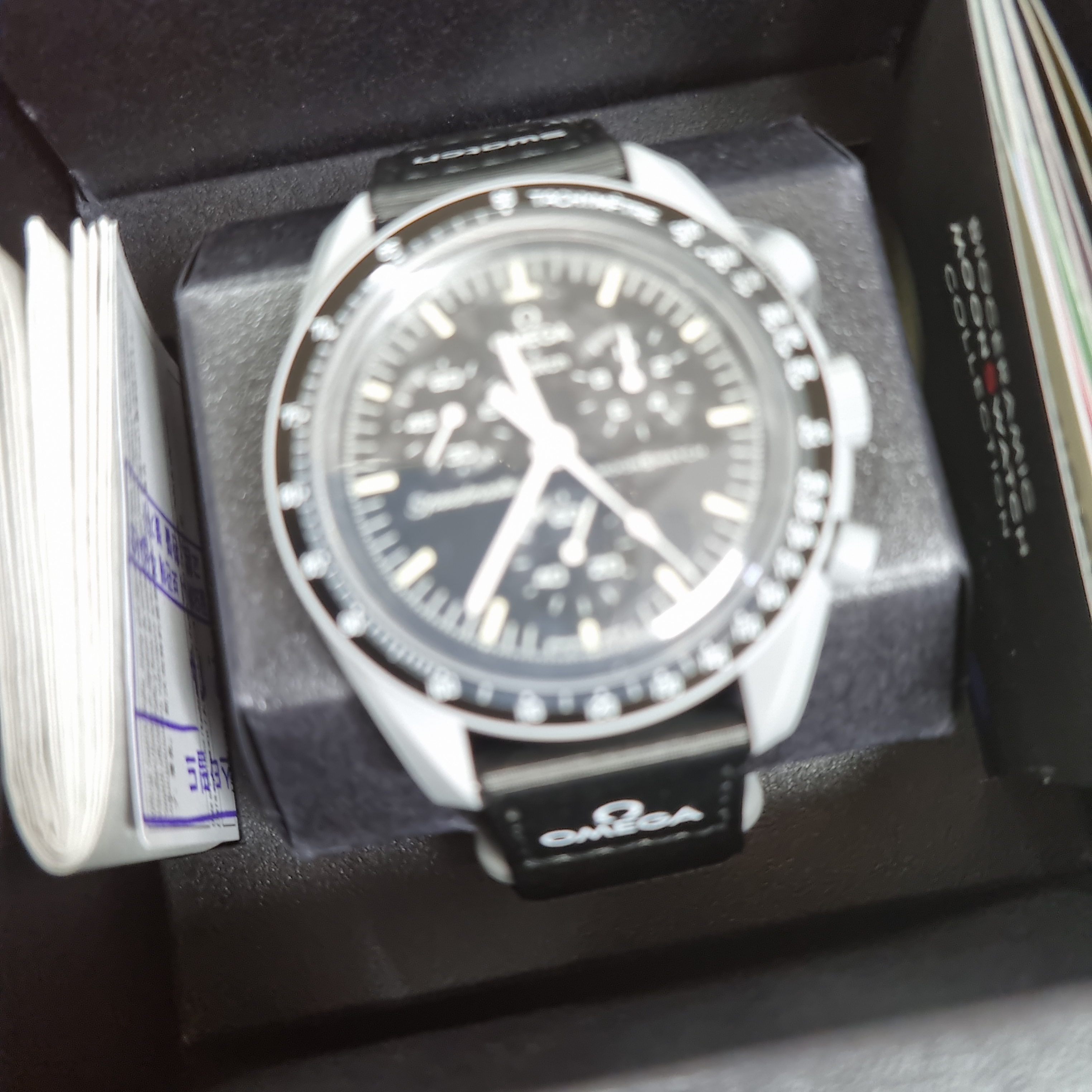 Swatch x Omega Bioceramic MoonSwatch Mission To The Moon 착용 스타일 - 2