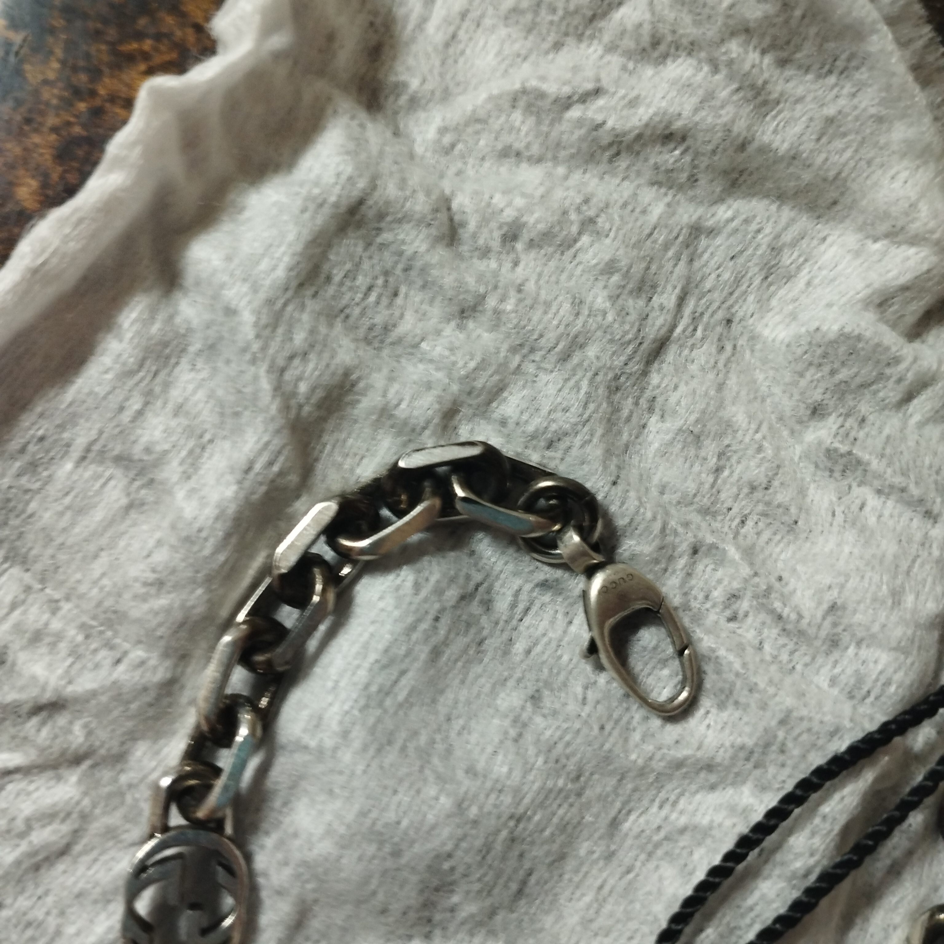 Gucci Interlocking G Bracelet Silver 착용 스타일 - 1