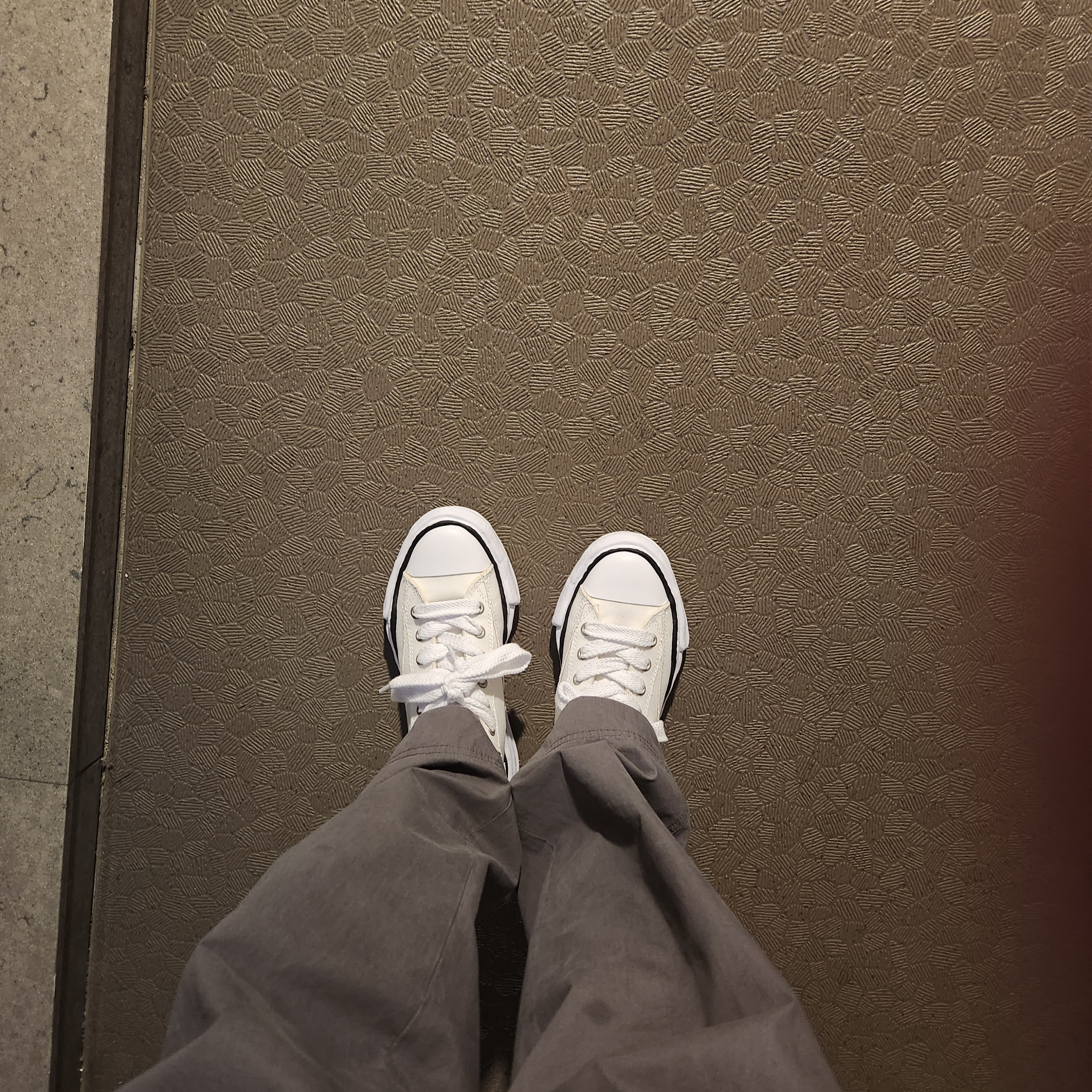 Maison Mihara Yasuhiro Peterson OG Sole Canvas Low Sneakers White 착용 스타일