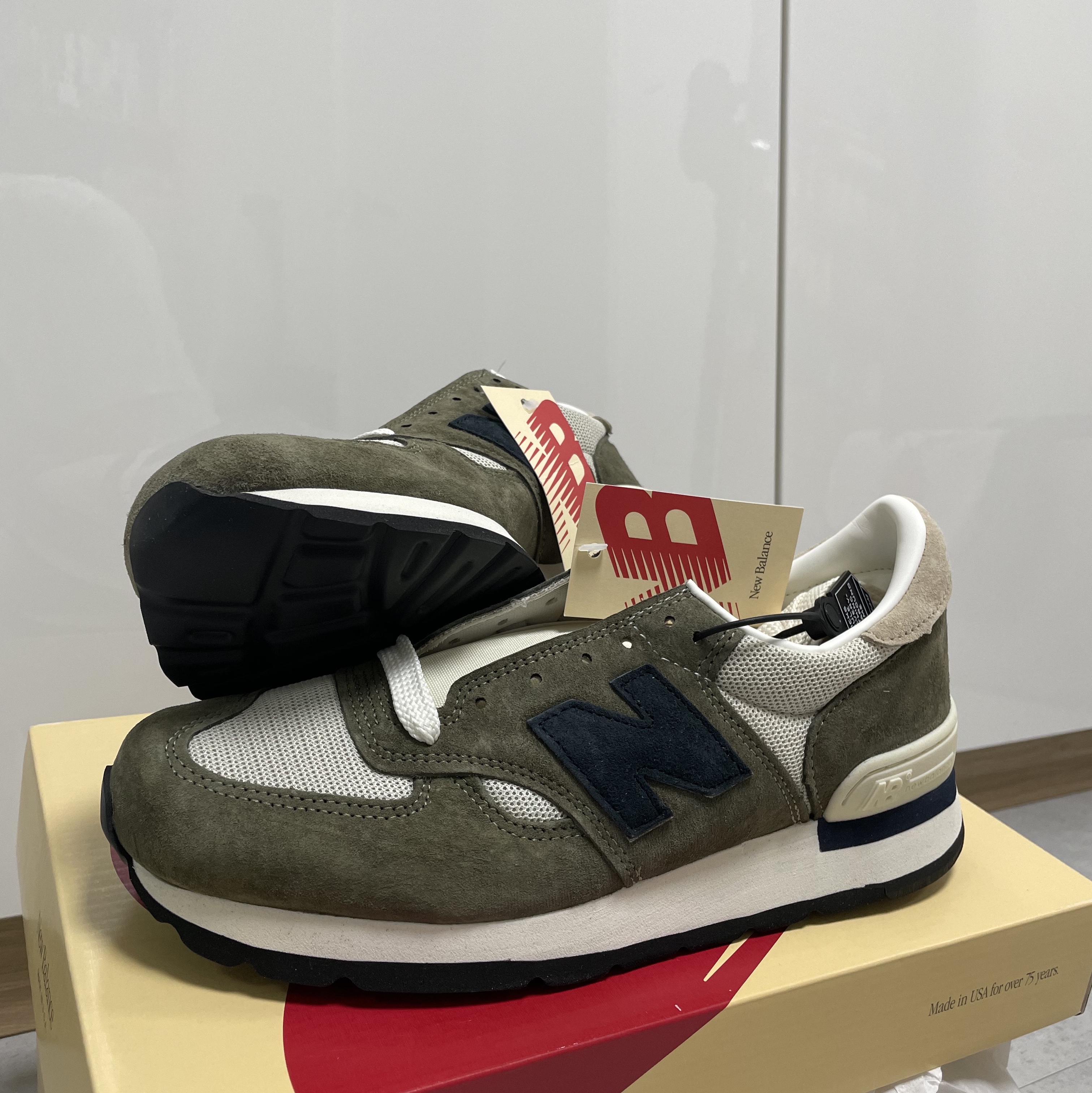 New Balance 990v1 Made in USA Olive 착용 스타일 - 2