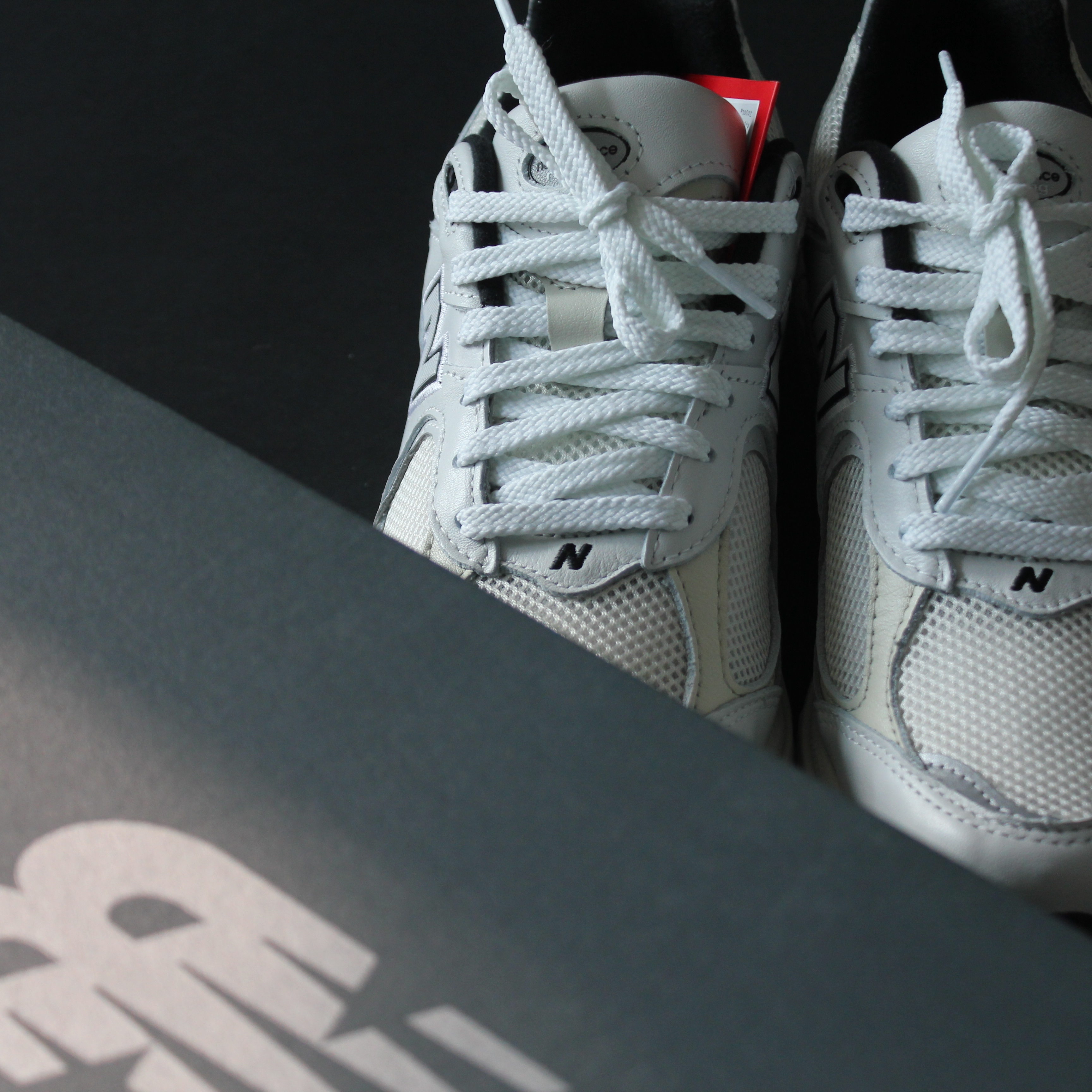 New Balance 2002R White 착용 스타일 - 3