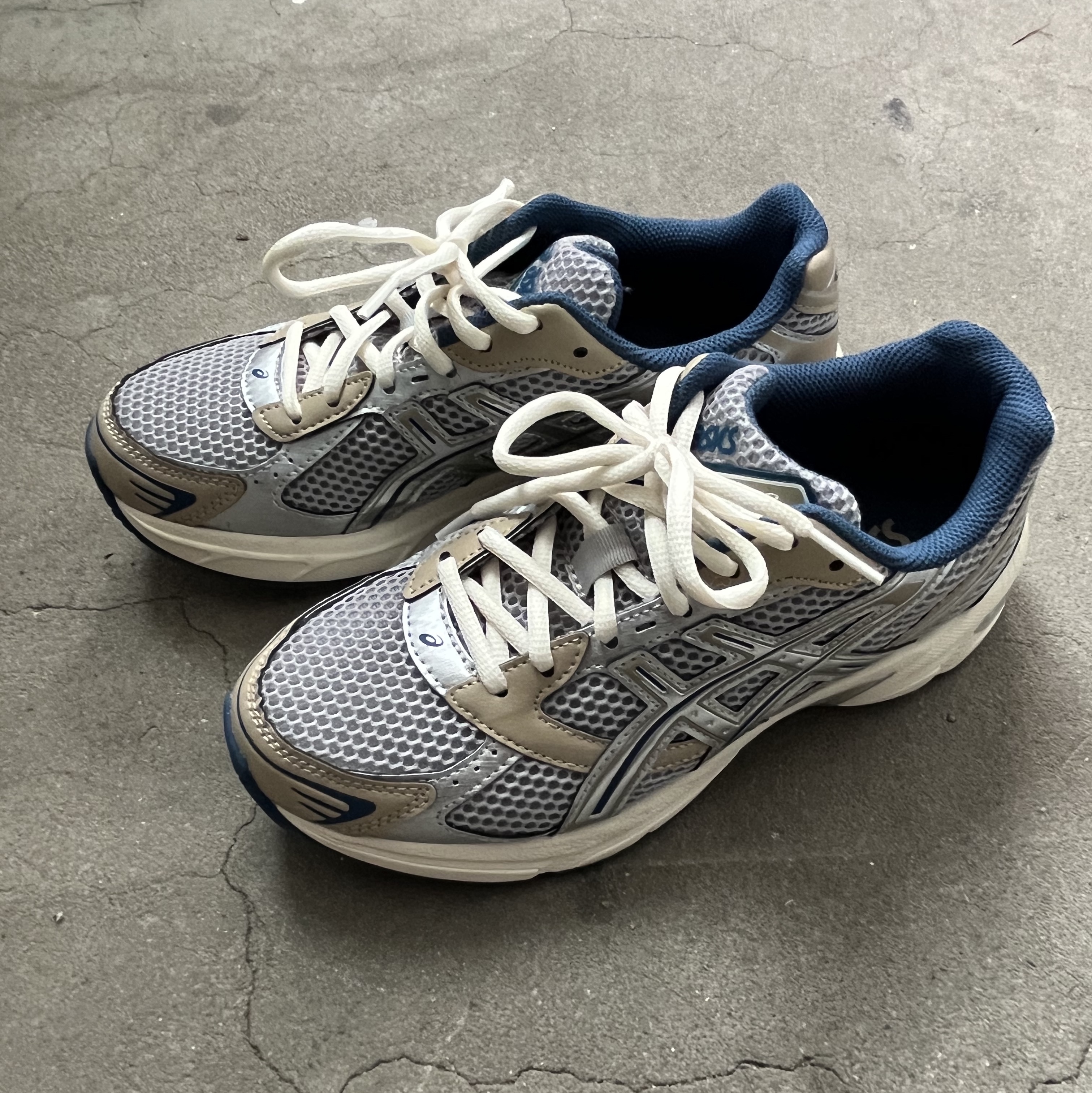 Asics Gel-1130 Oyster Grey Pure Silver 착용 스타일