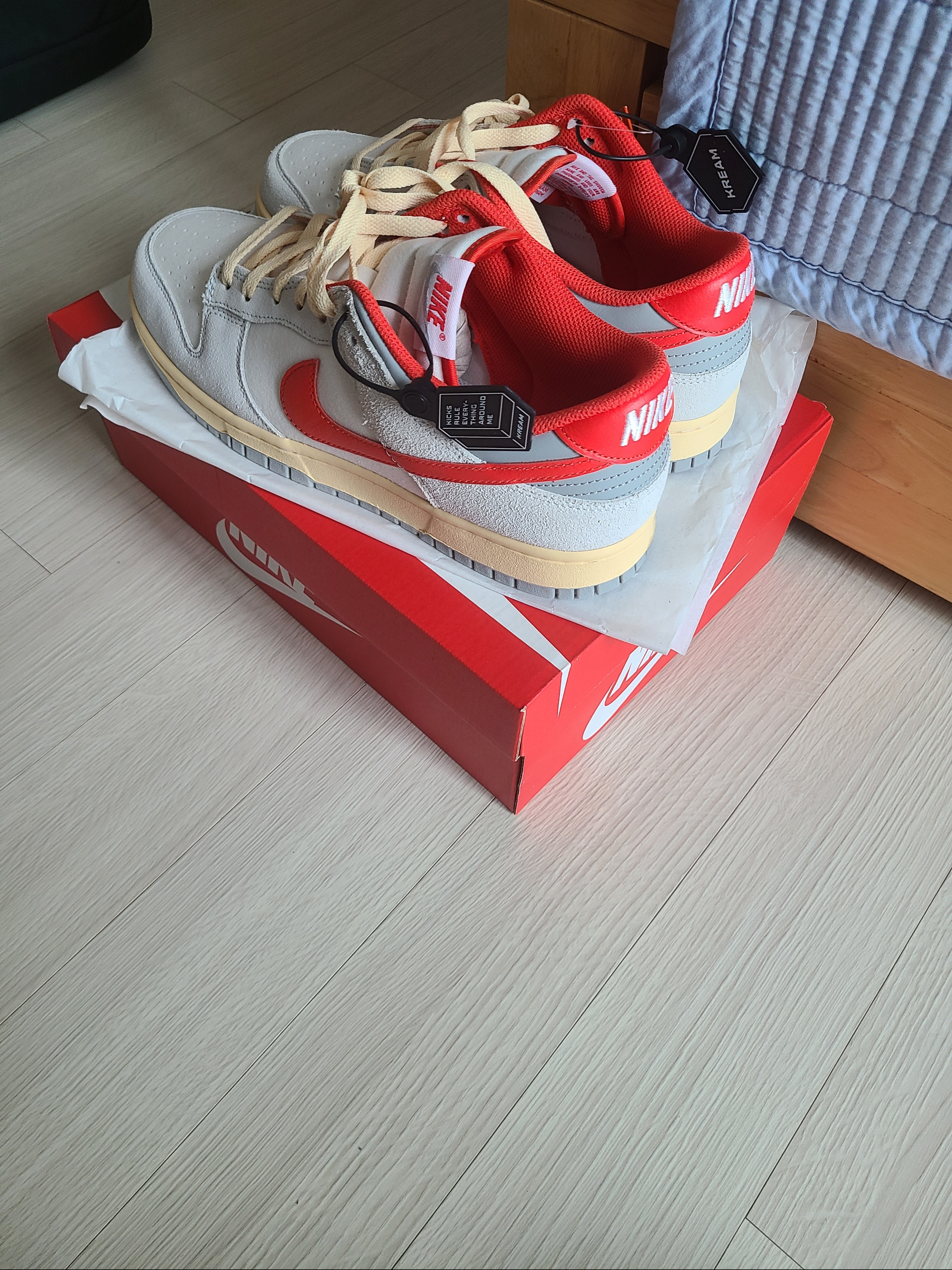 Nike Dunk Low Sail Picante Red 착용 스타일 - 1