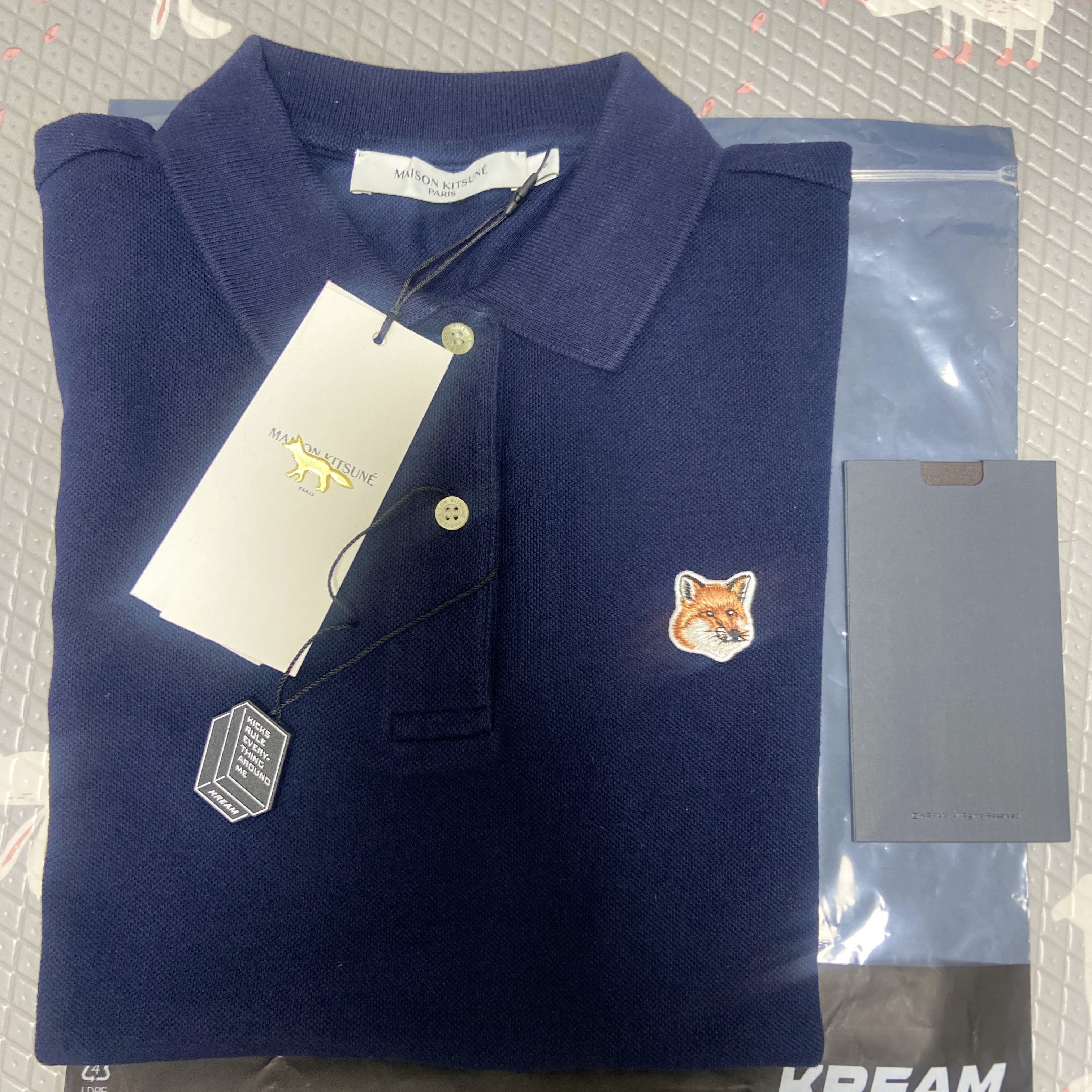 (W) Maison Kitsune Fox Head Patch Classic Polo Navy 착용 스타일