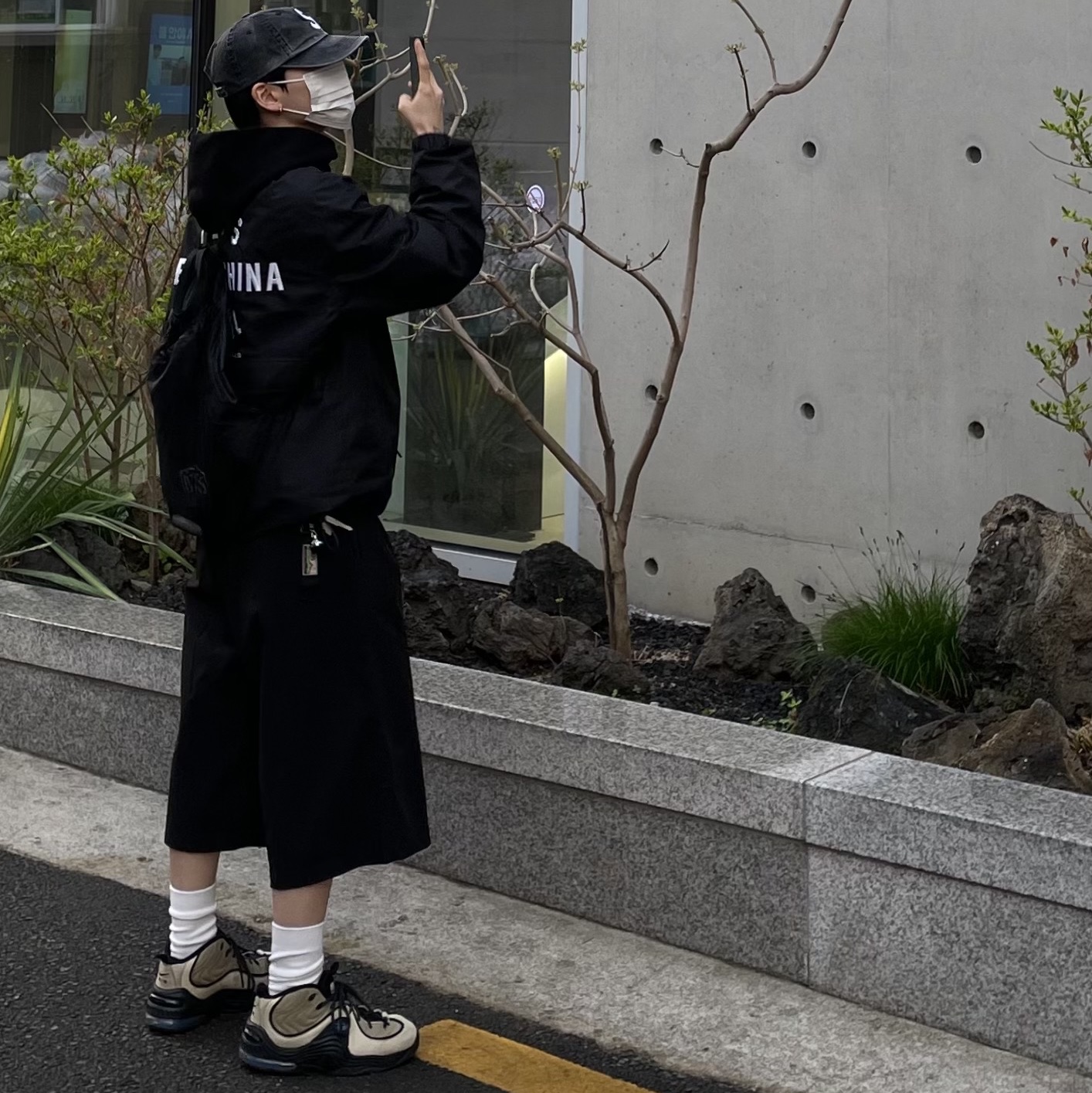 Supreme Pigment Print S Logo 6-Panel Black - 22FW, Nike x Stussy Air Penny II Rattan and Limestone 착용 스타일