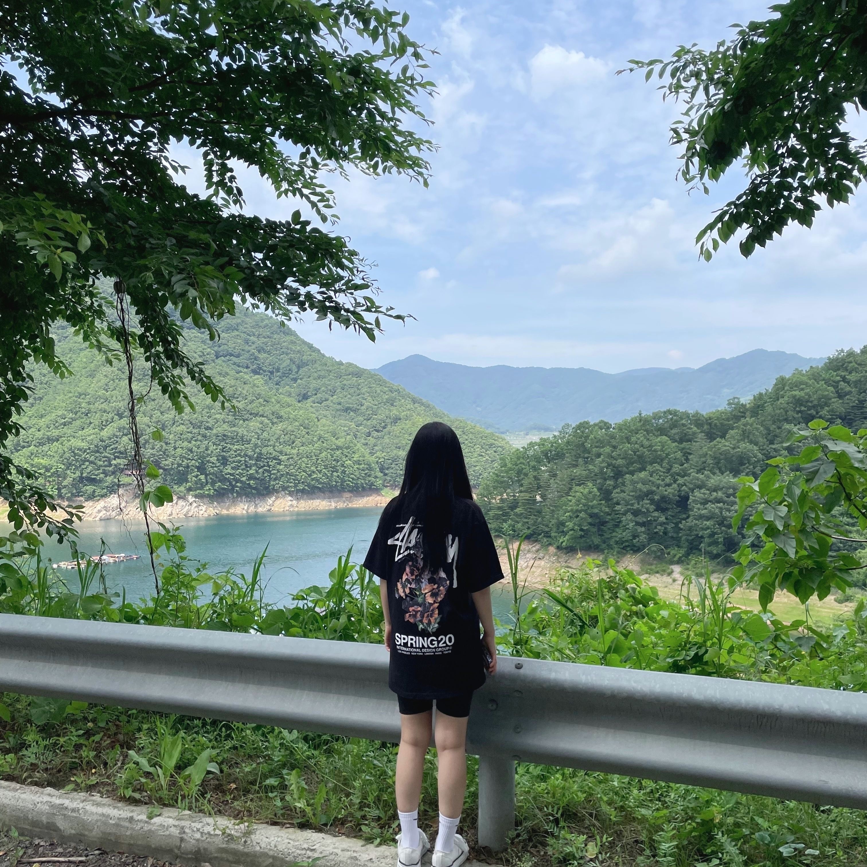 Maison Mihara Yasuhiro Peterson OG Sole Canvas Low Sneakers White, Stussy Bouquet T-Shirt Black 착용 스타일