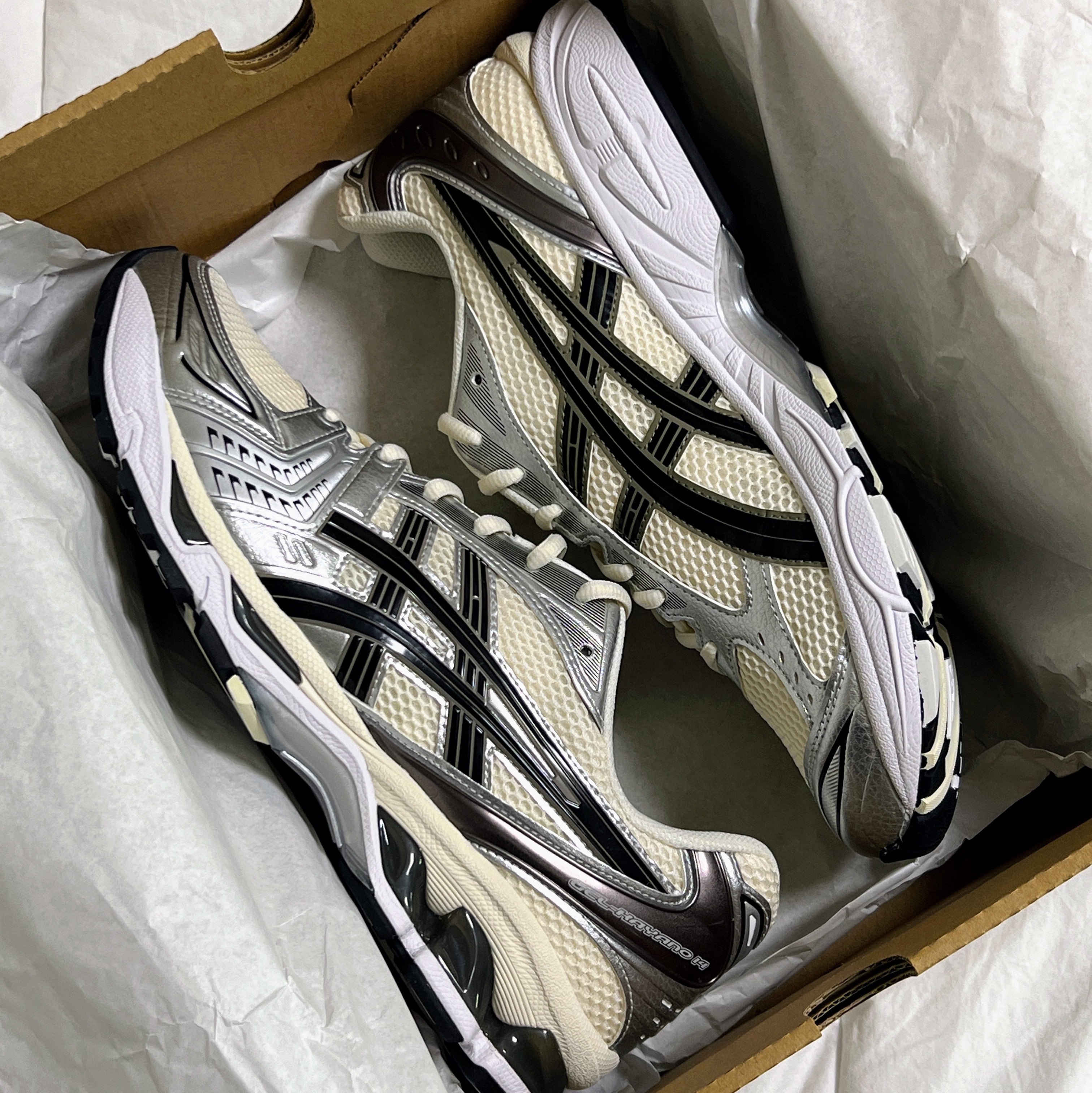 Asics Gel-Kayano 14 Cream Black 착용 스타일
