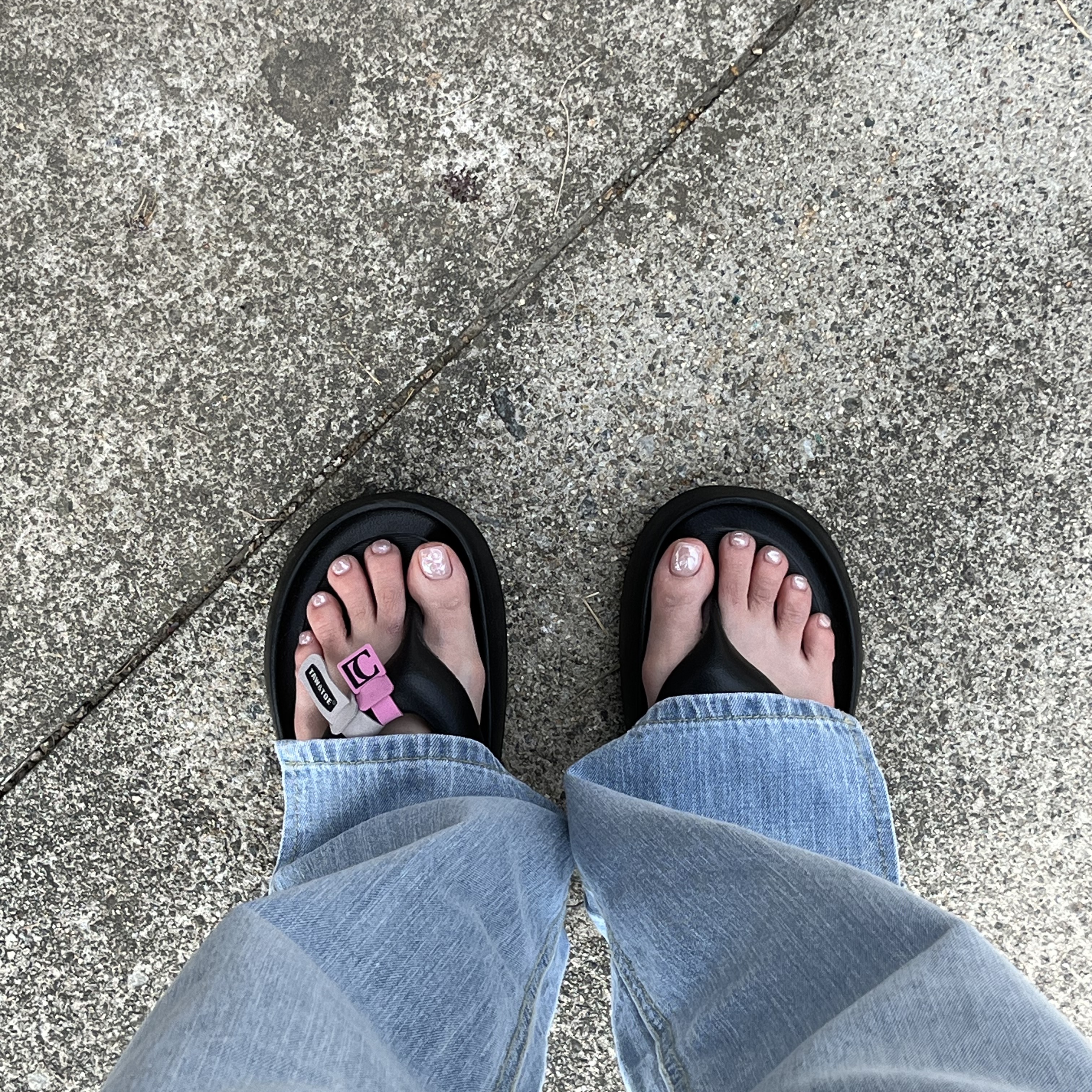 Taw&Toe x Low Classic Platform Flip Flop Black 착용 스타일