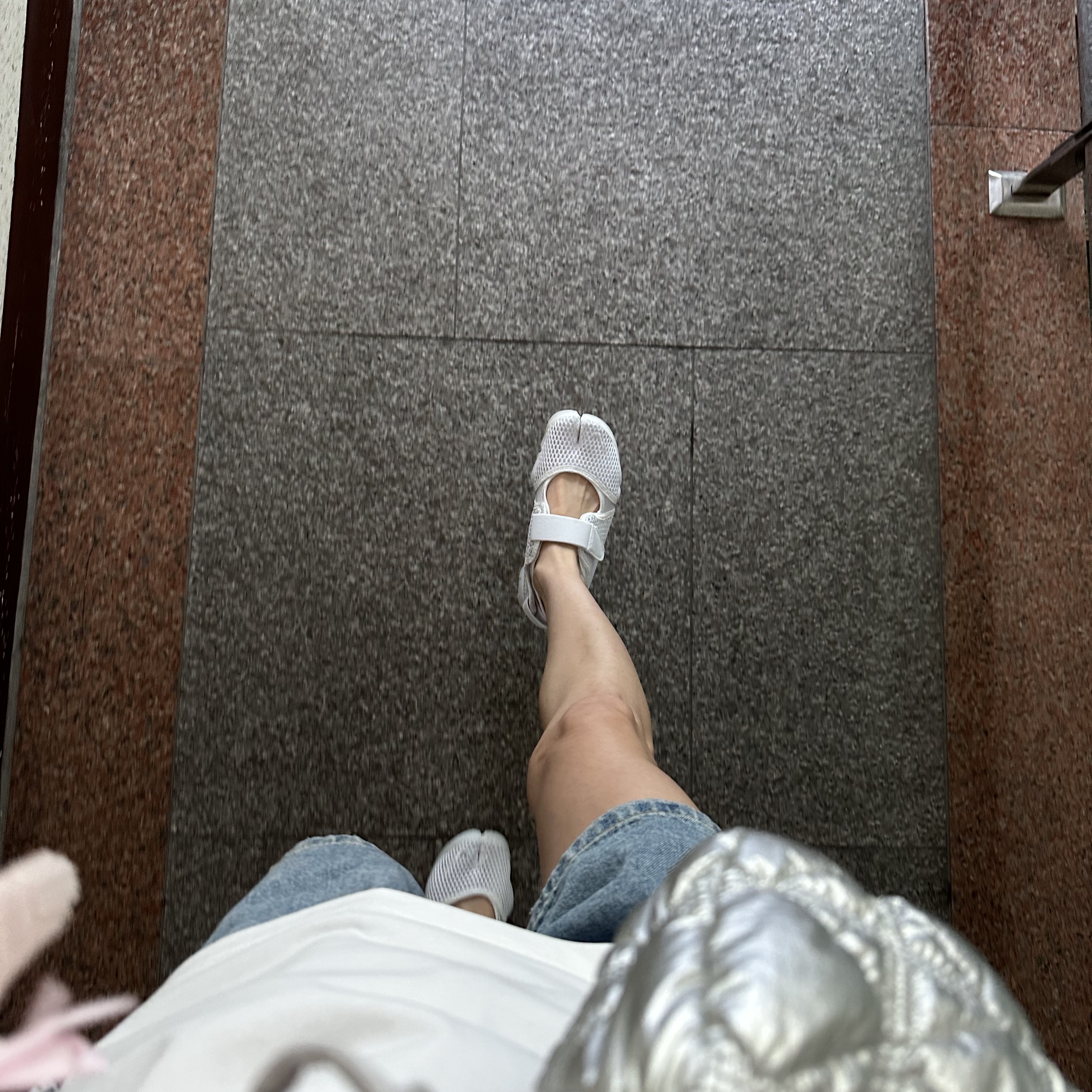 (W) Nike Air Rift Breathe White Pure Platinum 착용 스타일 - 1