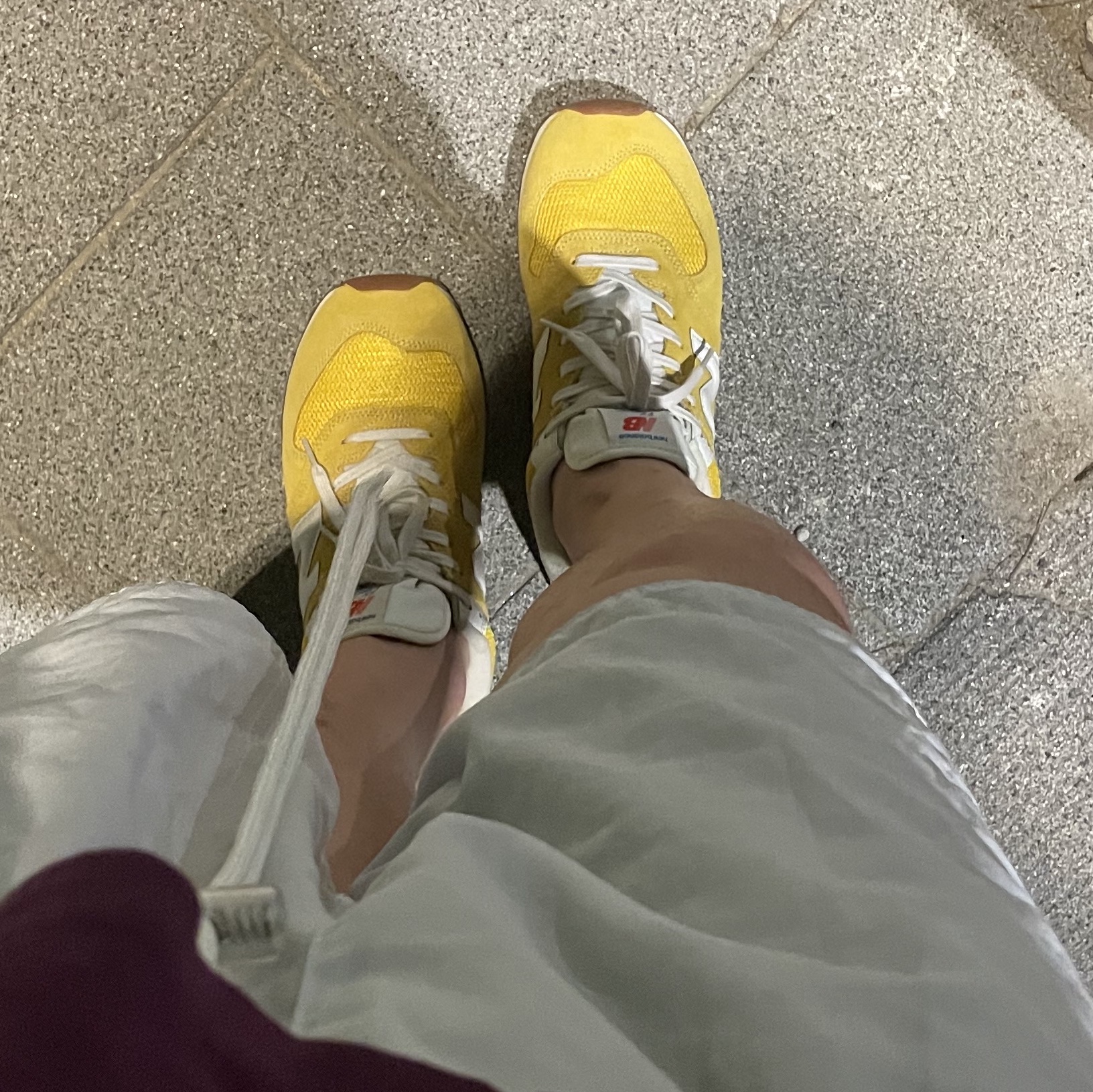 New Balance 574 Yellow 착용 스타일