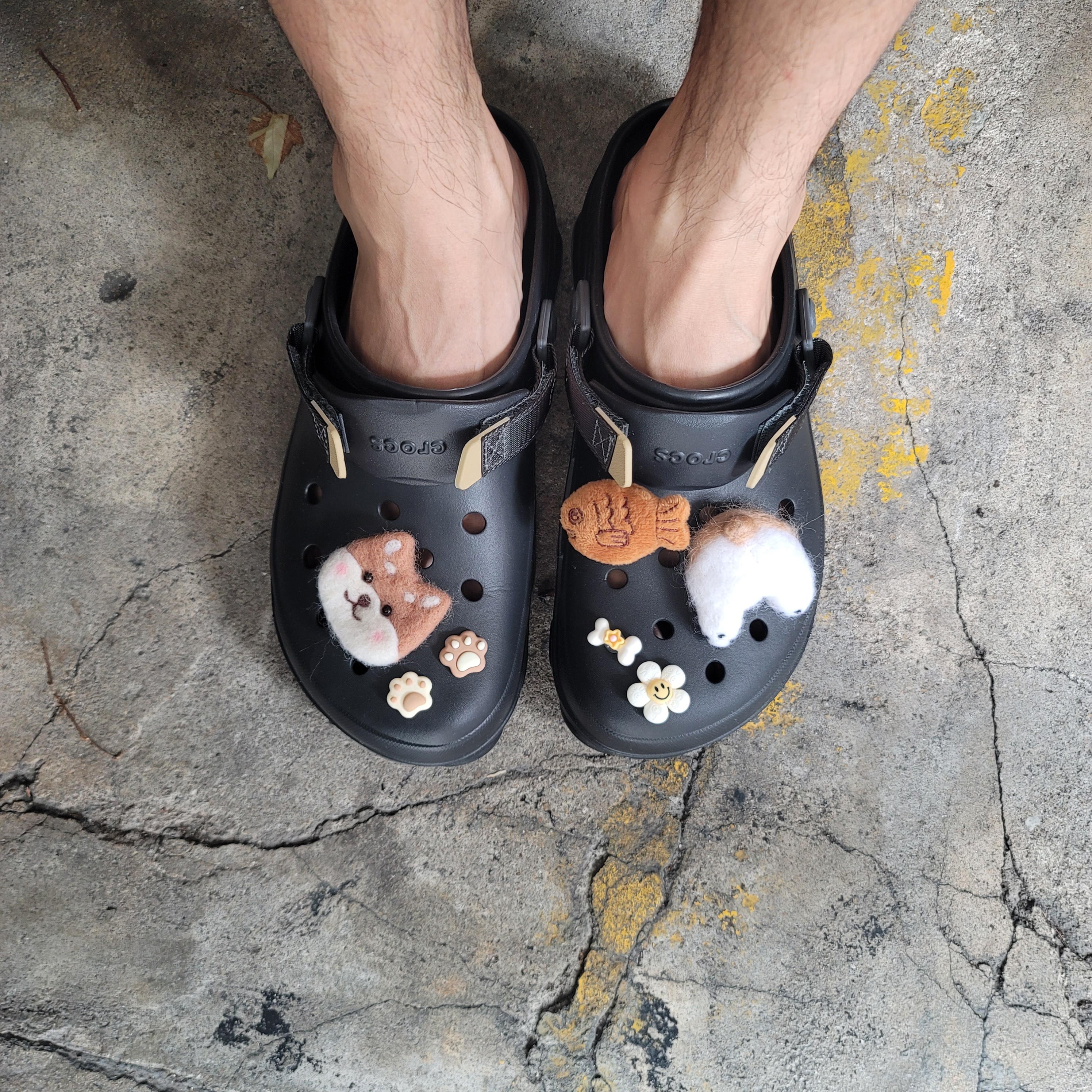 Stussy x Cactus Plant Flea Market International T-Shirt White, Crocs All Terrain Clog Black 착용 스타일 - 2