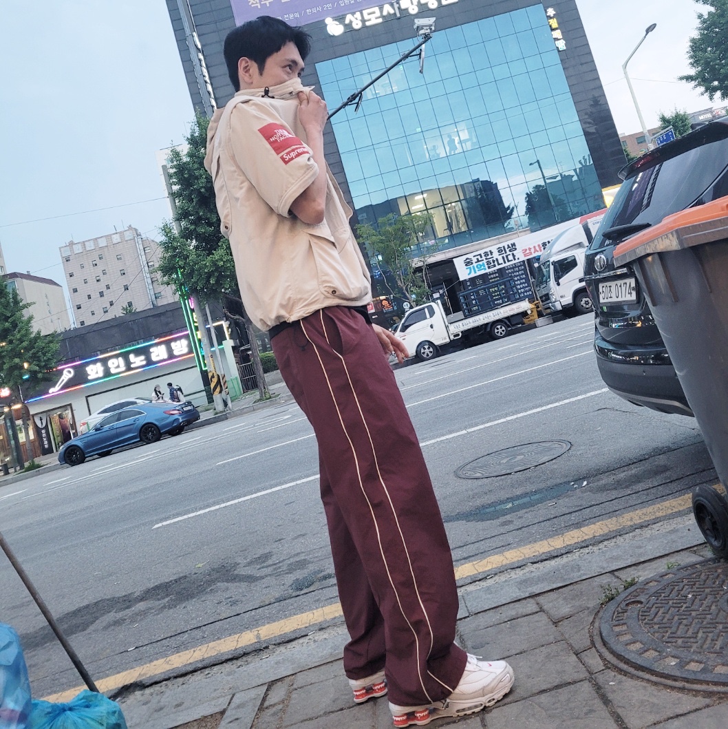 Nike x Supreme Shox Ride 2 SP White, Supreme x The North Face Trekking Convertible Jacket Stone - 22SS 착용 스타일