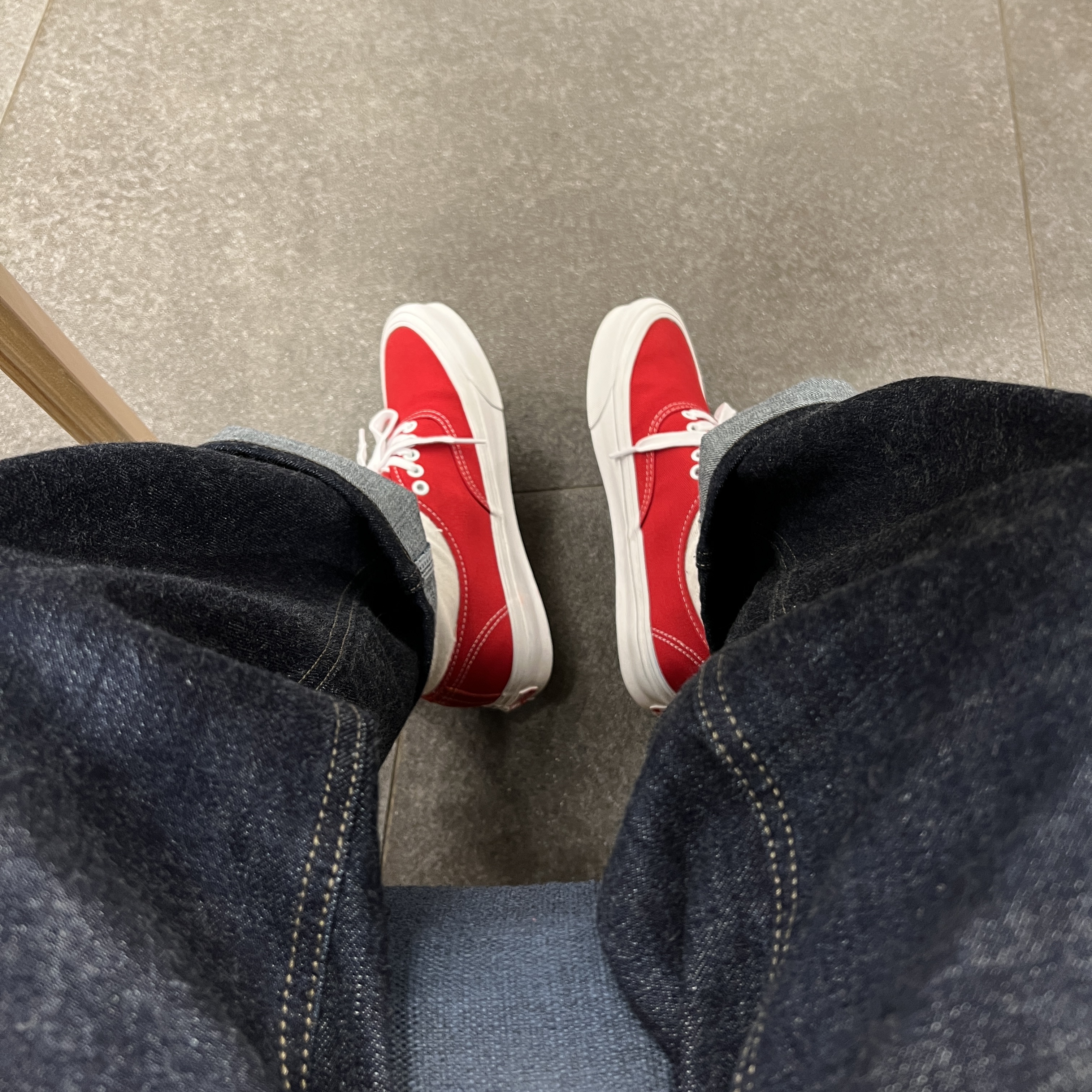 Vans Vault OG Authentic LX Red 착용 스타일