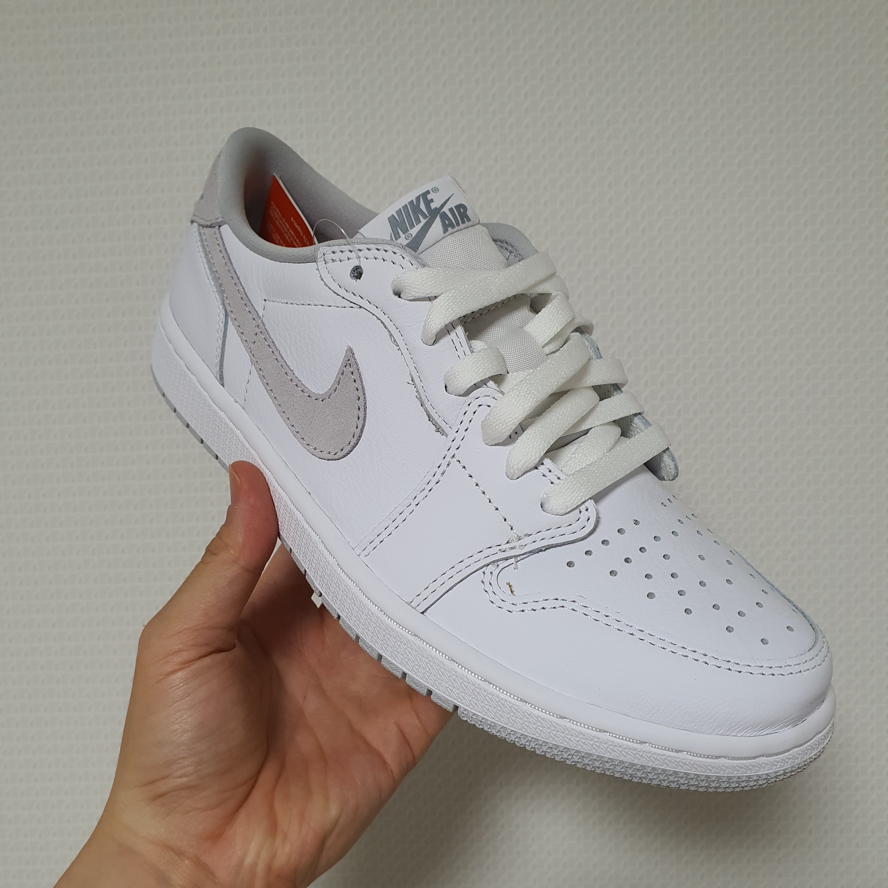 Jordan 1 Low OG Neutral Grey 착용 스타일