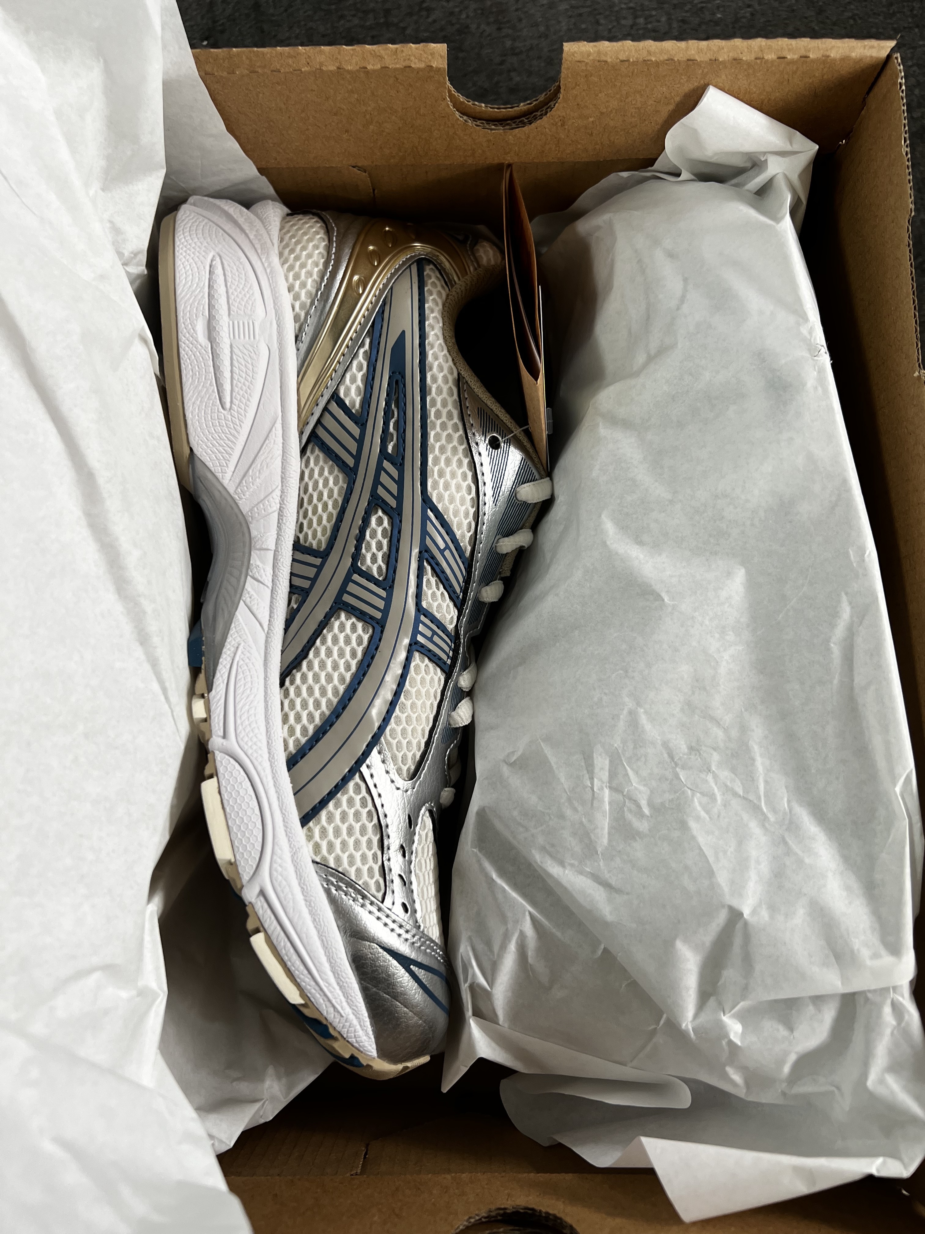 Asics Gel-Kayano 14 Cream Pure Silver 착용 스타일
