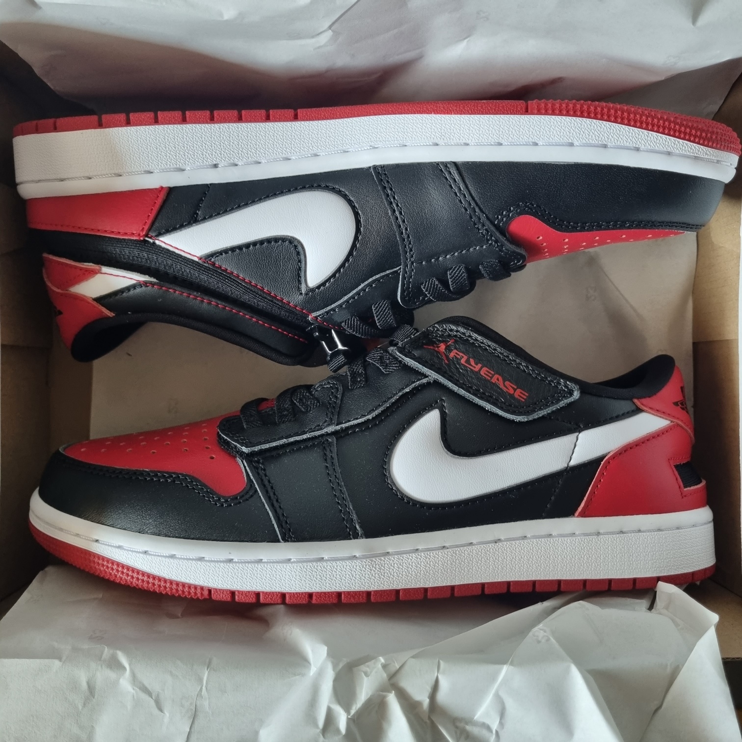Jordan 1 Low Flyease Black Gym Red 착용 스타일