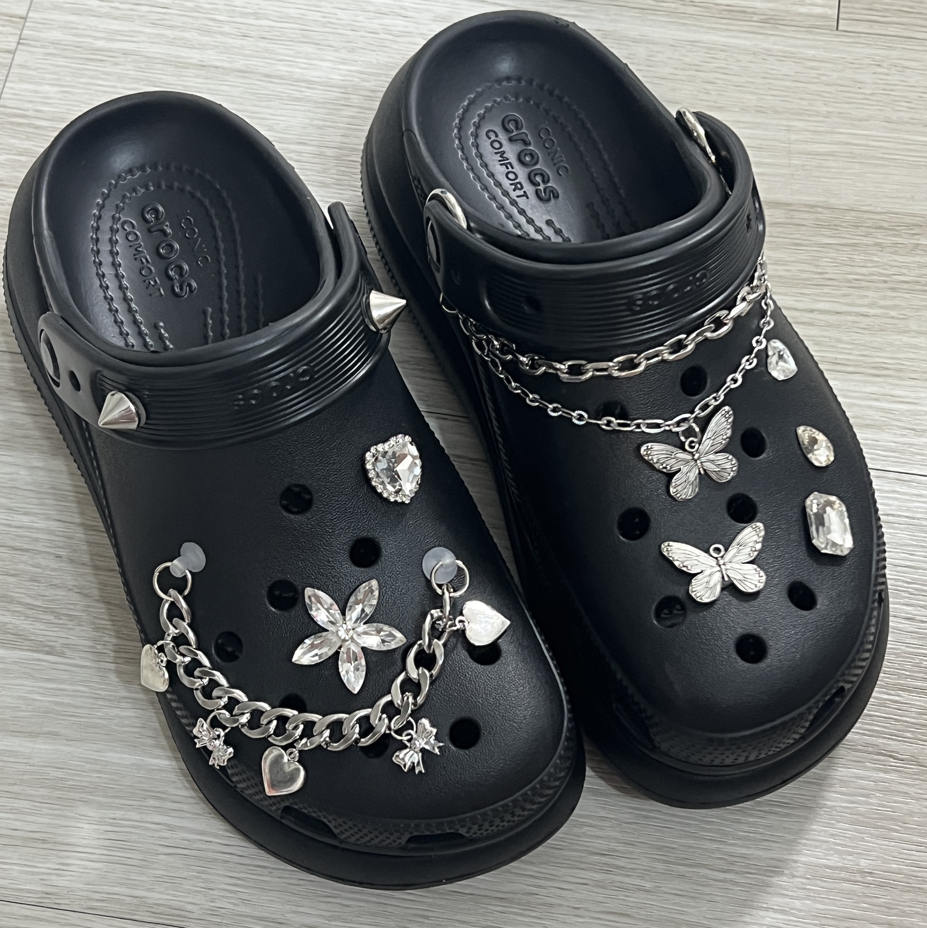 Crocs Classic Crush Clog Black 착용 스타일
