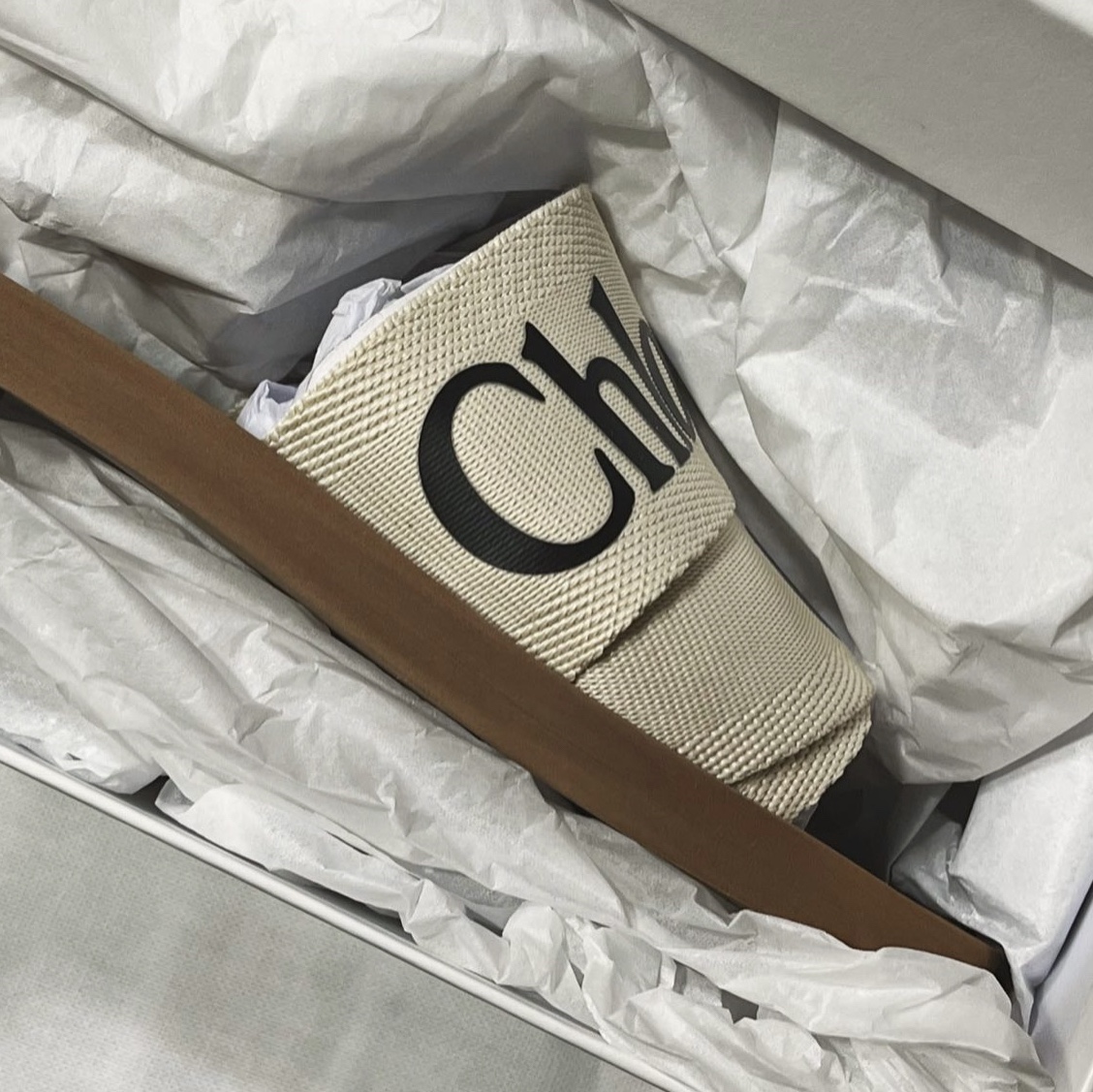 (W) Chloe Woody Flat Mule White 착용 스타일