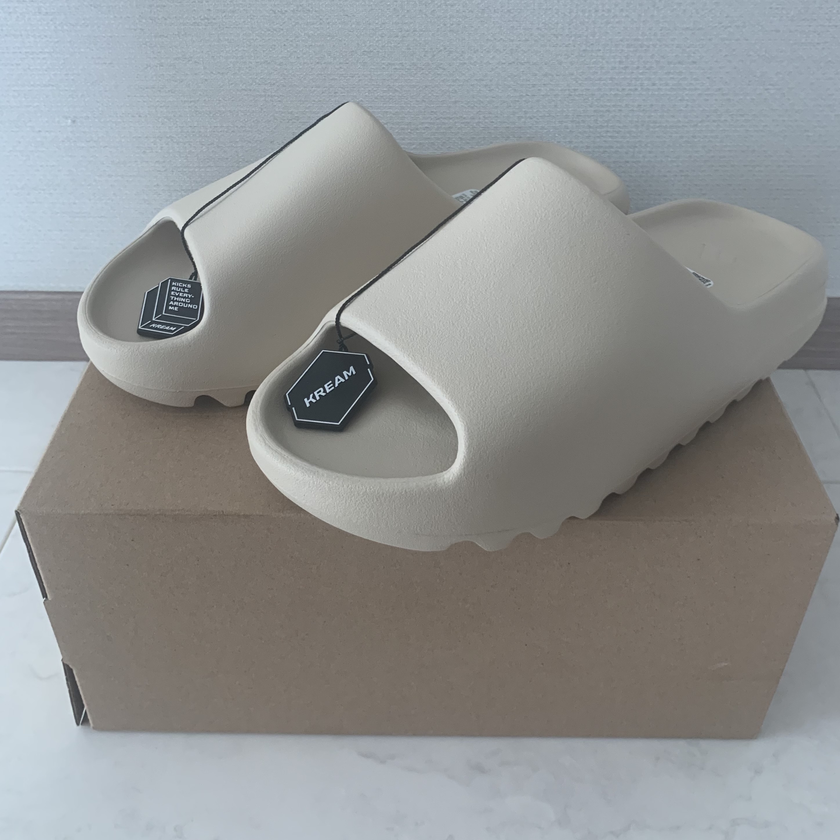 Adidas Yeezy Slide Bone 2022/2023 착용 스타일