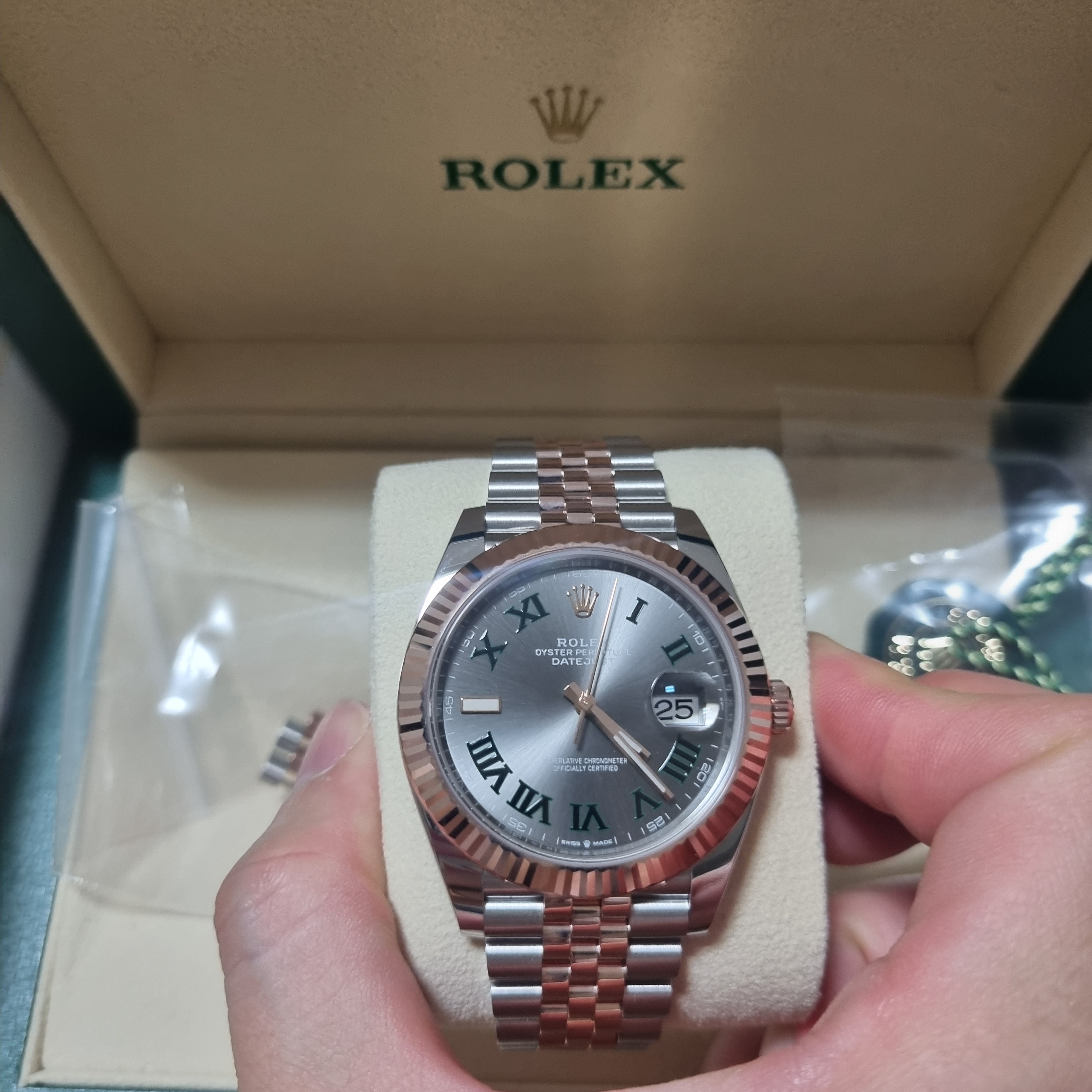 Rolex Datejust 41mm 126331 Slate Roman Jubilee 착용 스타일