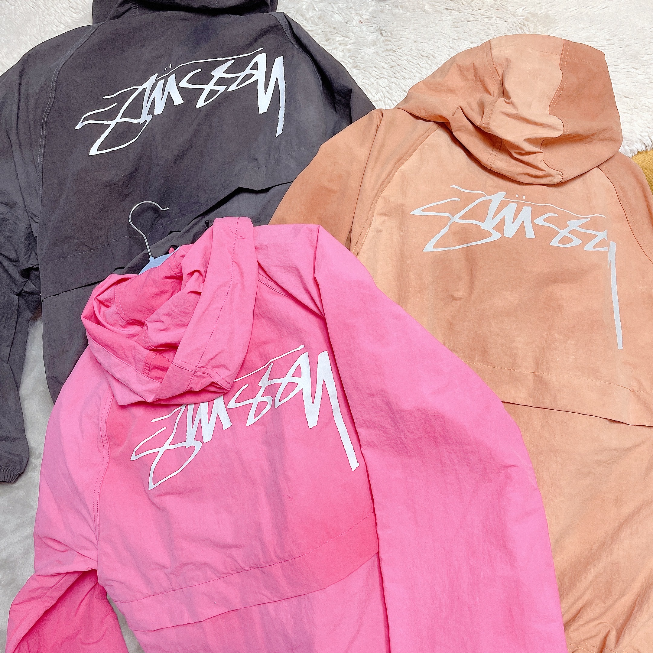 Stussy Wave Dye Beach Shell Jacket Fuchsia, Stussy Wave Dye Beach Shell Jacket Black 착용 스타일