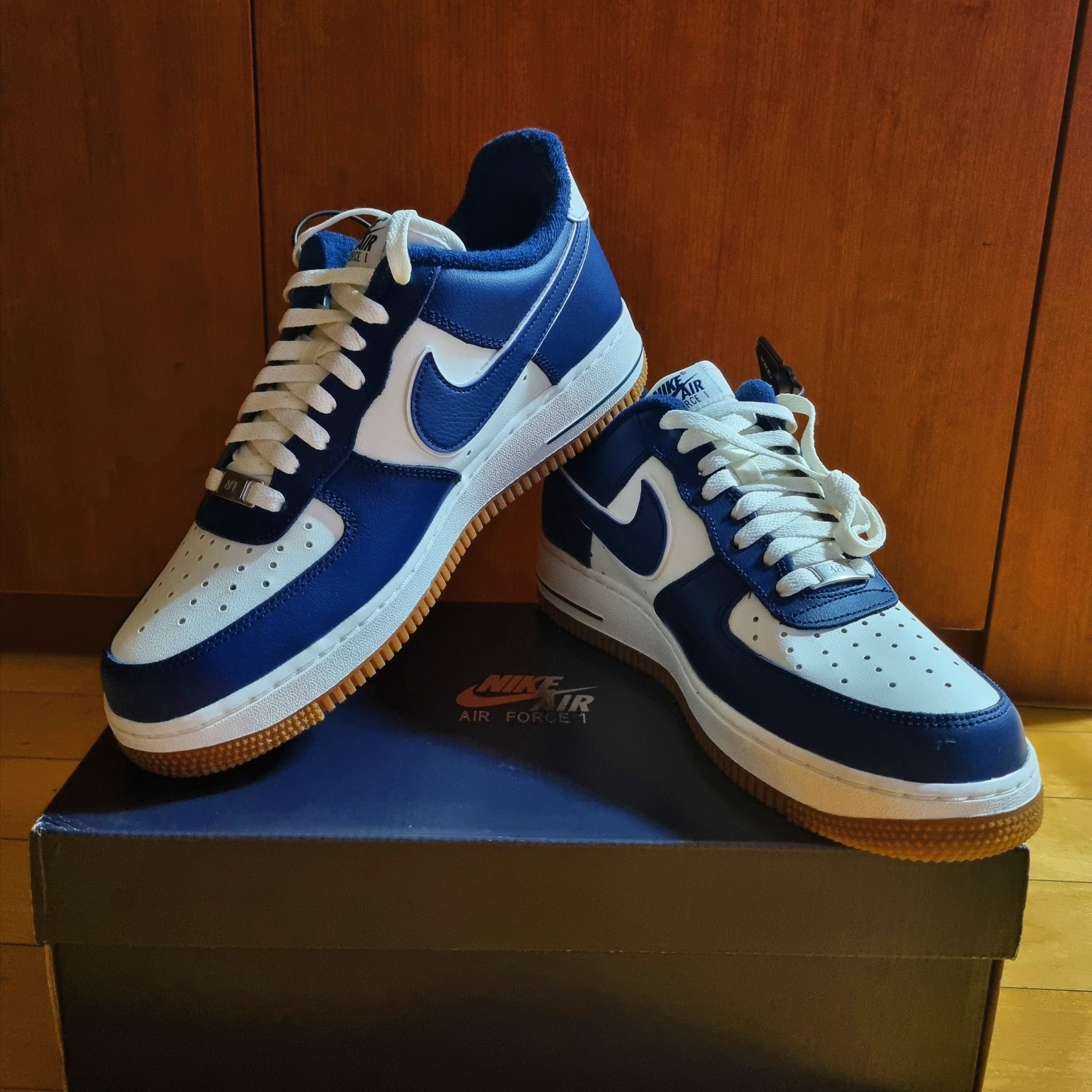 Nike Air Force 1 '07 LV8 Midnight Navy 착용 스타일 - 1