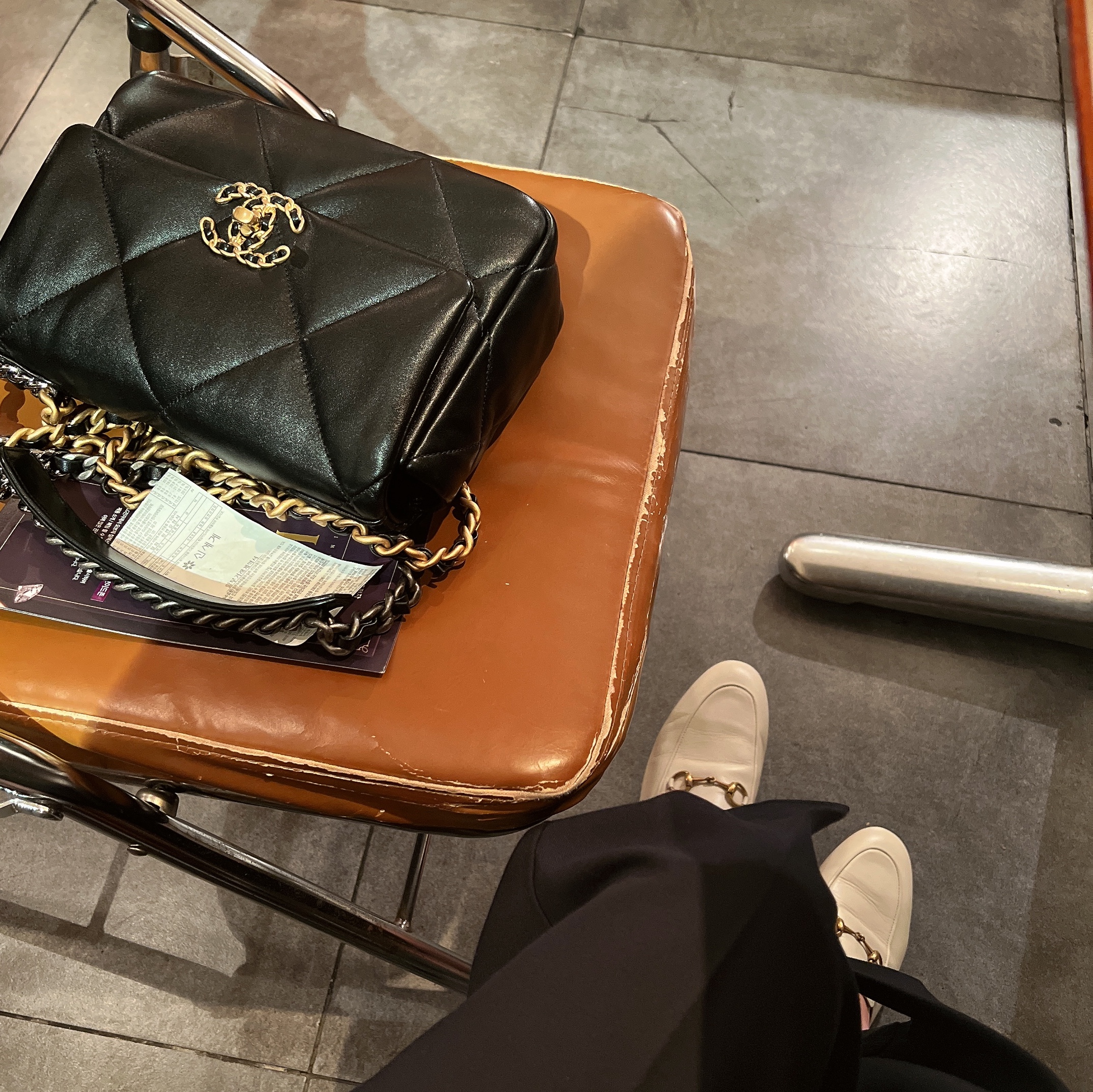Chanel Medium 19 Handbag Lambskin & Gold Black, (W) Gucci Princetown Leather Slipper White 착용 스타일