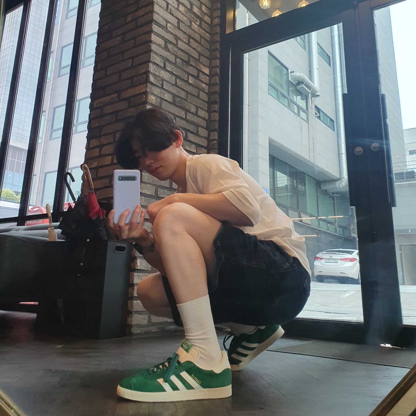 Adidas Gazelle Dark Green Cream White 착용 스타일
