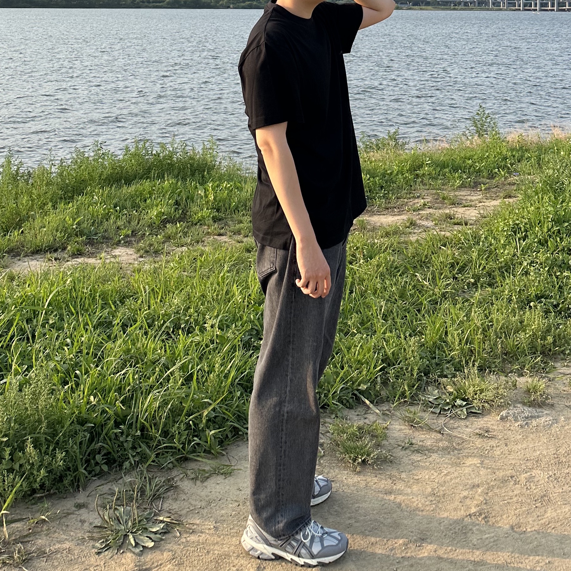 Wooyoungmi Silver Chrome Back Logo T-Shirt Black - 22FW, Asics Gel-Sonoma 15-50 Oyster Grey Clay Grey 착용 스타일 - 2