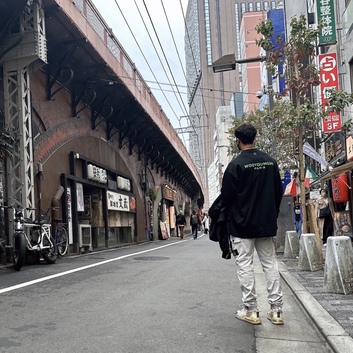 Wooyoungmi Glow Graphic Long Sleeve T-Shirt Black - 22SS, Nike x Travis Scott Air Max 270 React Cactus Trails 착용 스타일