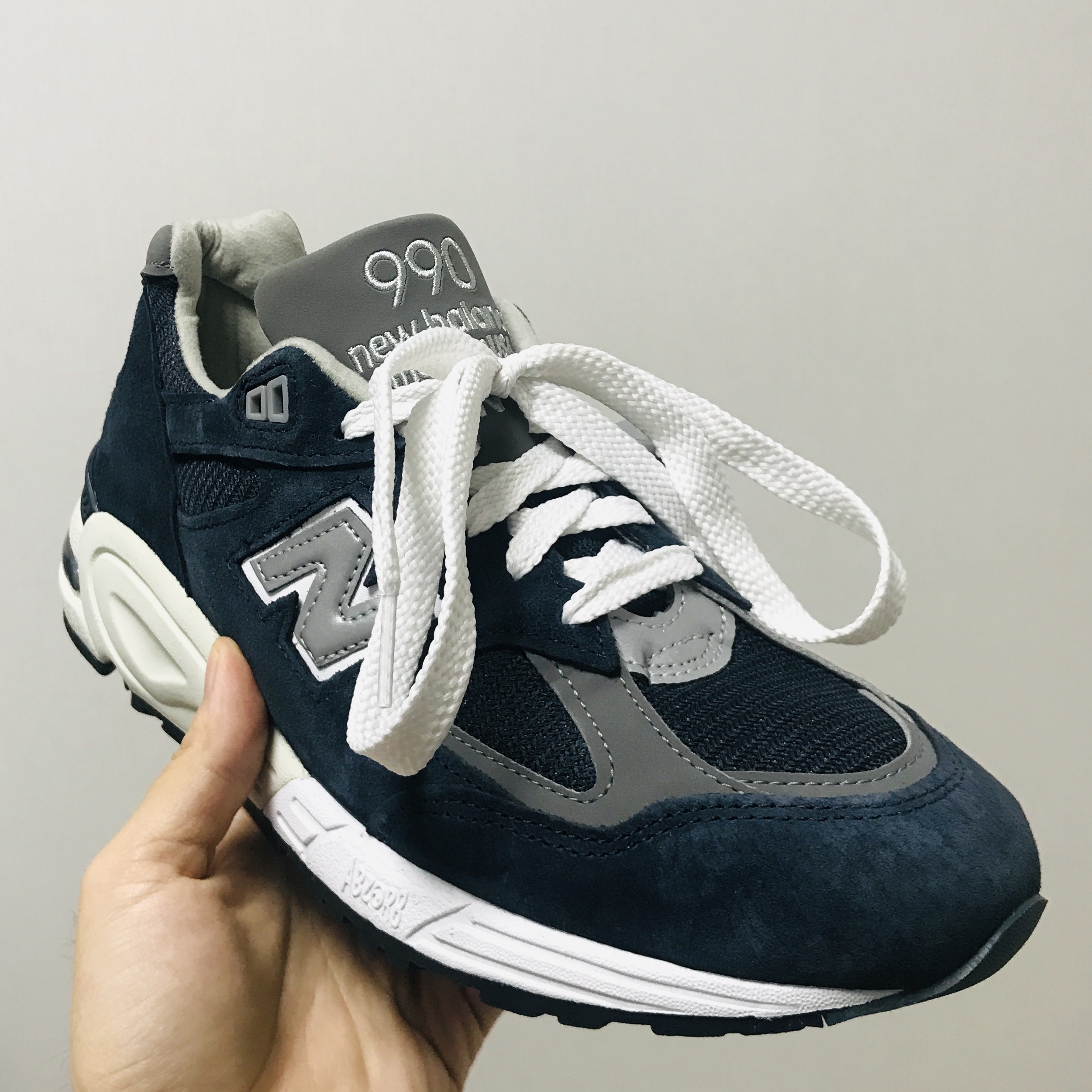 뉴발란스 990v2 메이드 인 USA 네이비 착용 스타일 - 1
