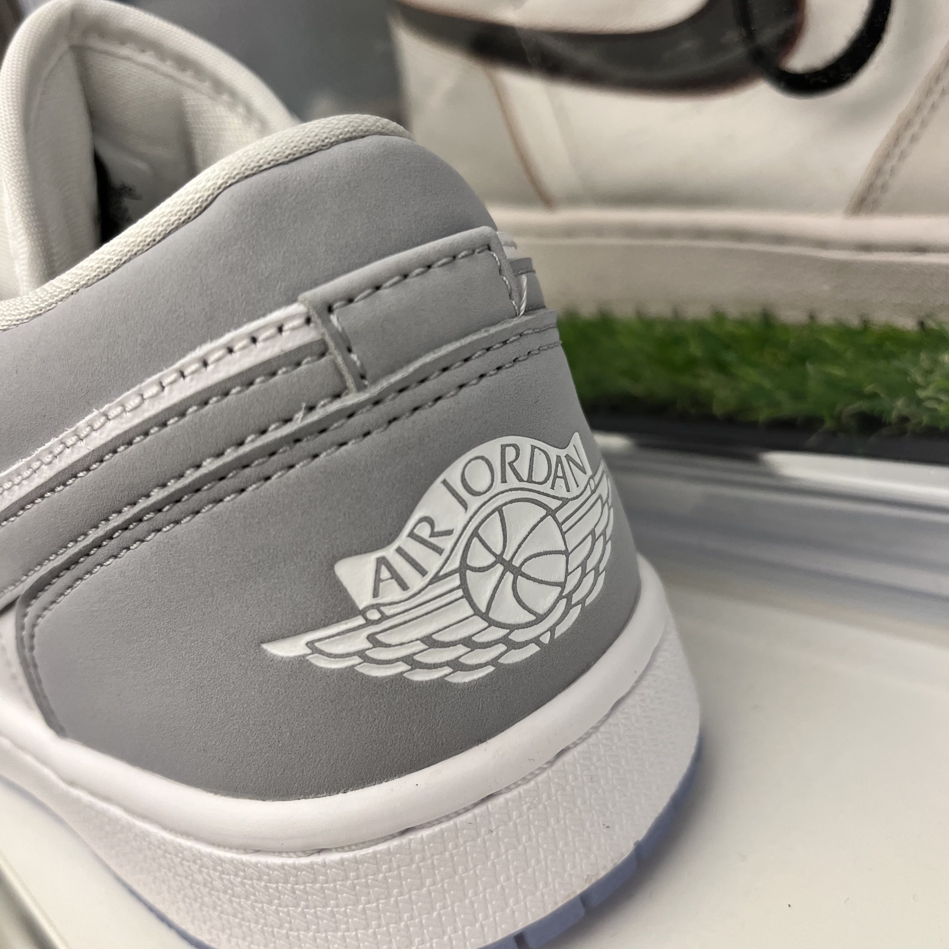 (W) Jordan 1 Low White Wolf Grey 착용 스타일 - 1