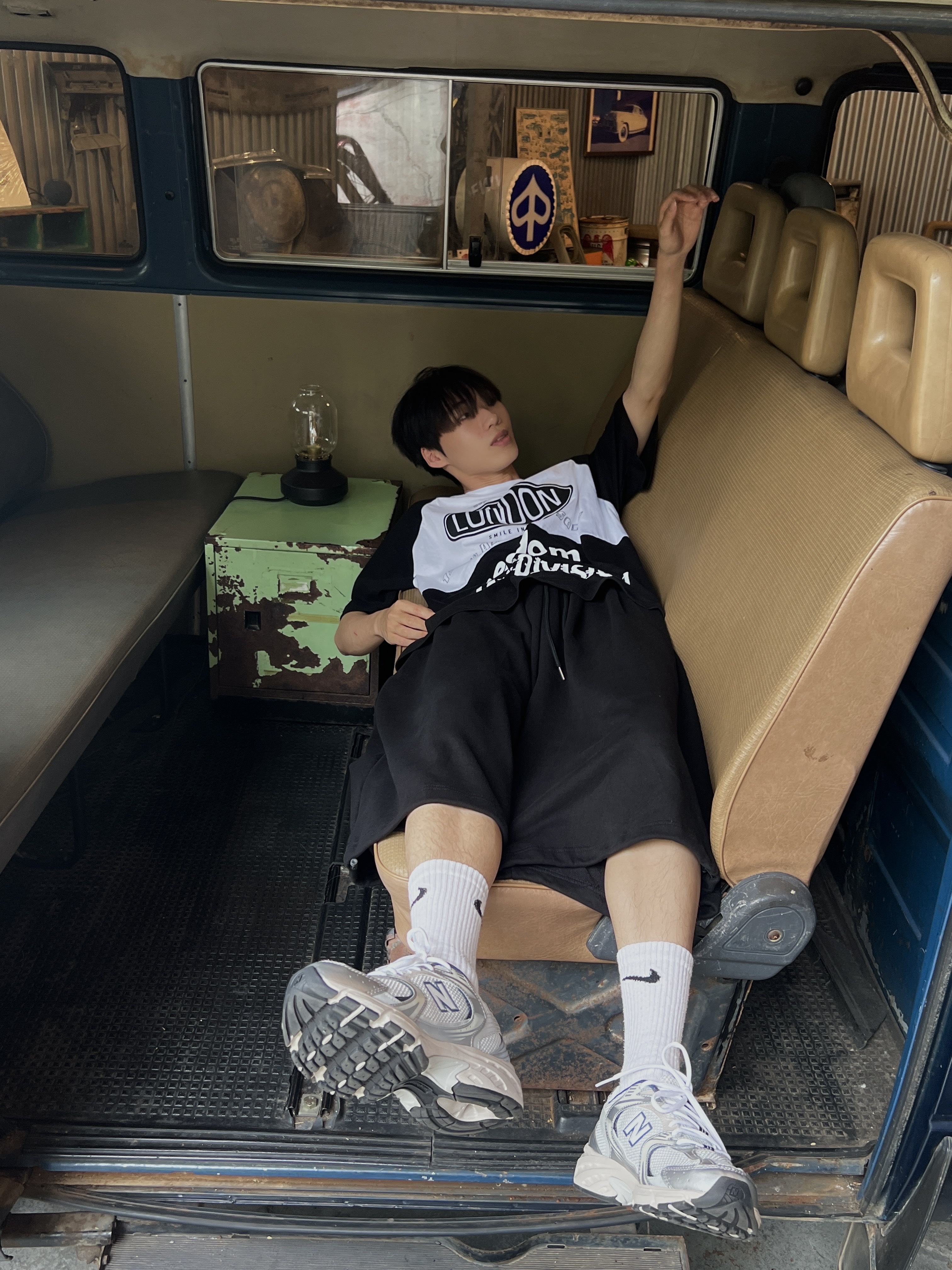 New Balance 530 Steel Grey 착용 스타일 - 3
