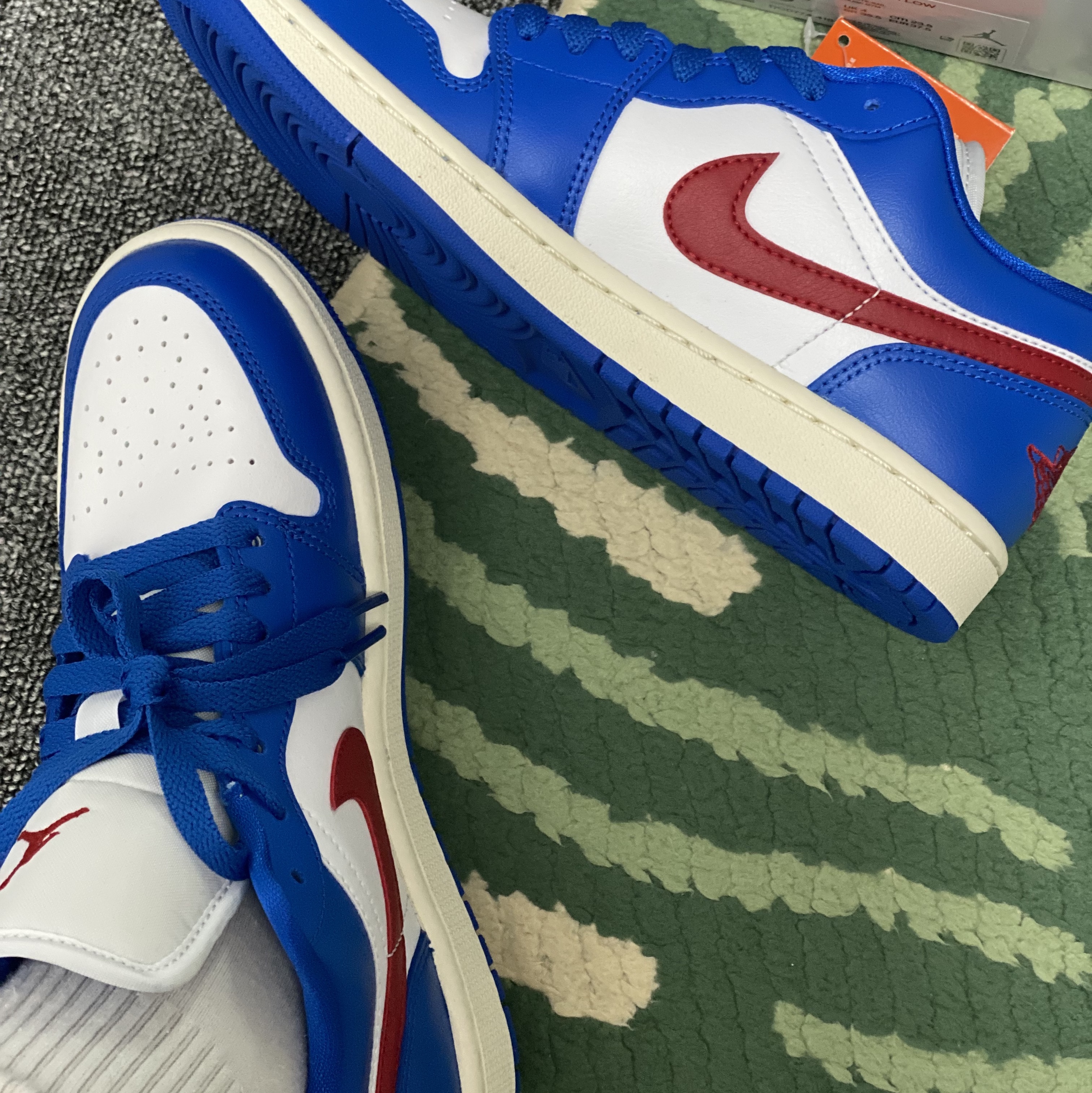 (W) Jordan 1 Low Sport Blue Gym Red 착용 스타일 - 1