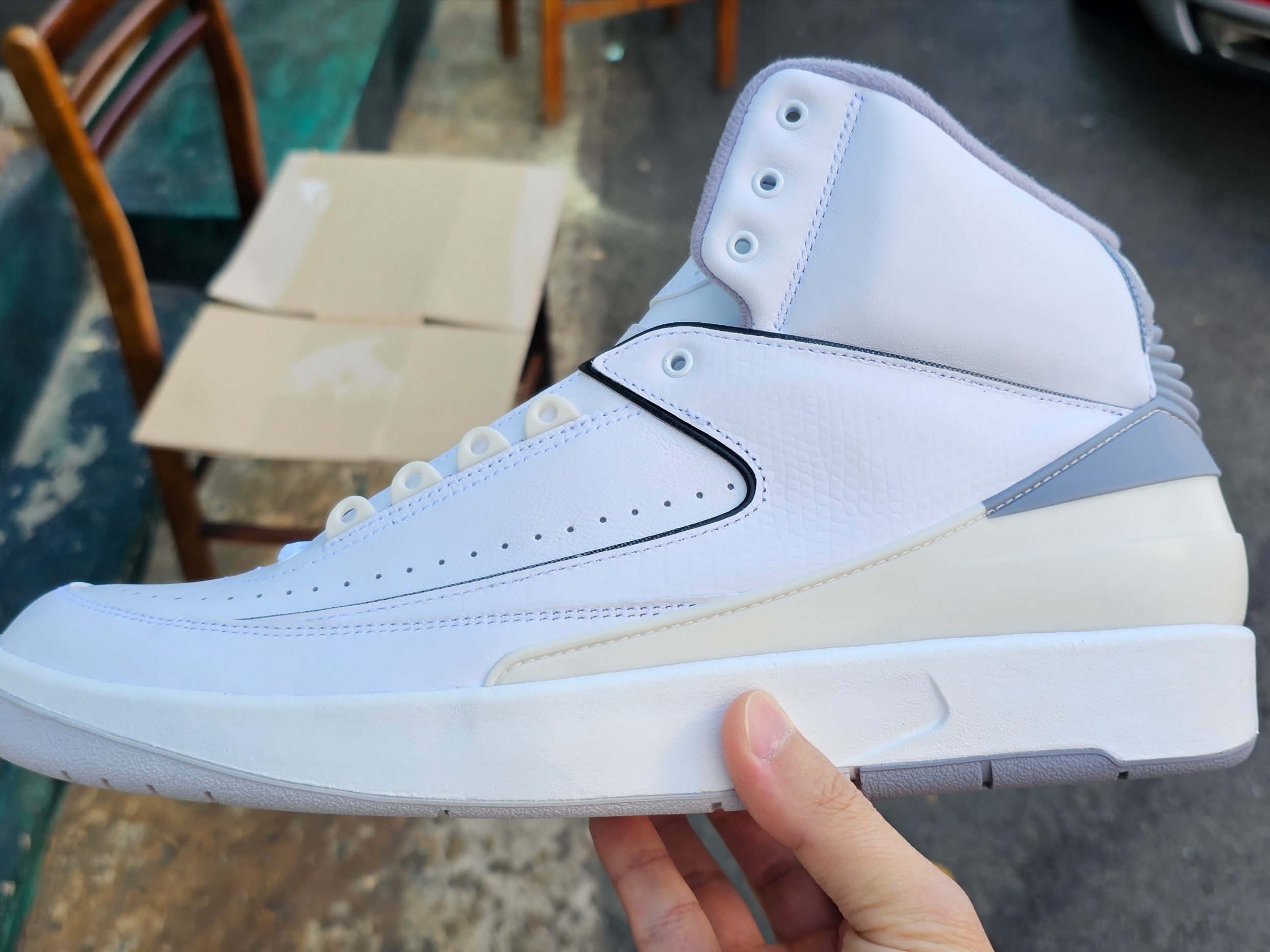Jordan 2 Retro White and Cement Grey 착용 스타일