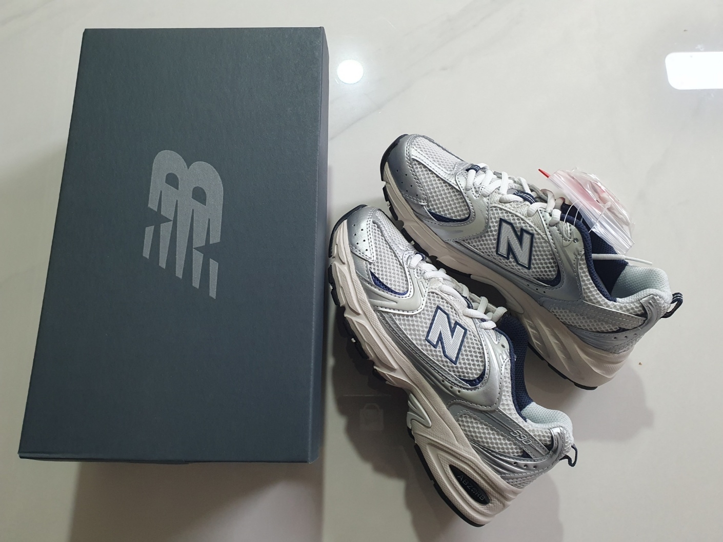 New Balance 530 Steel Grey 착용 스타일