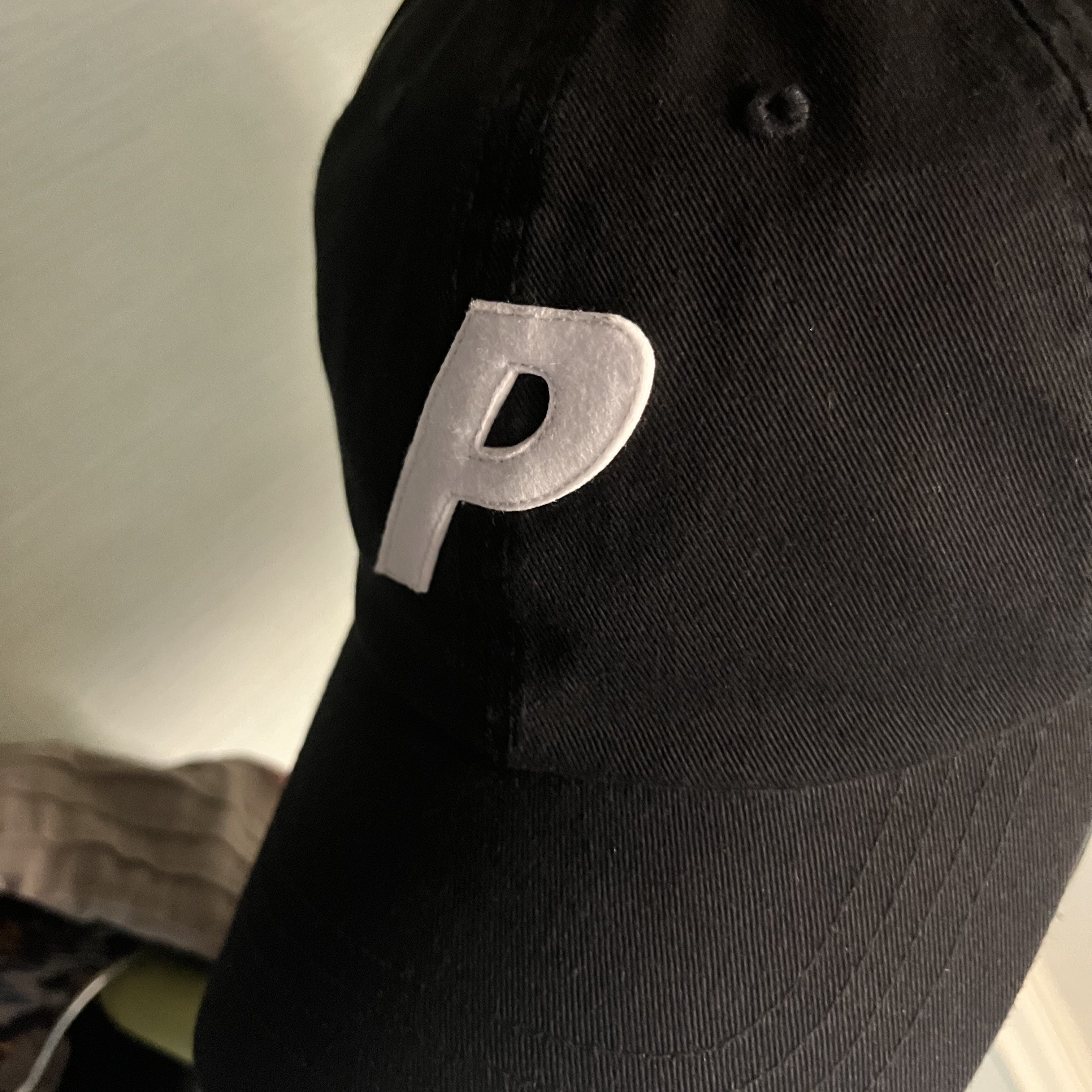 Palace P 6-Panel Black - 23SS 착용 스타일