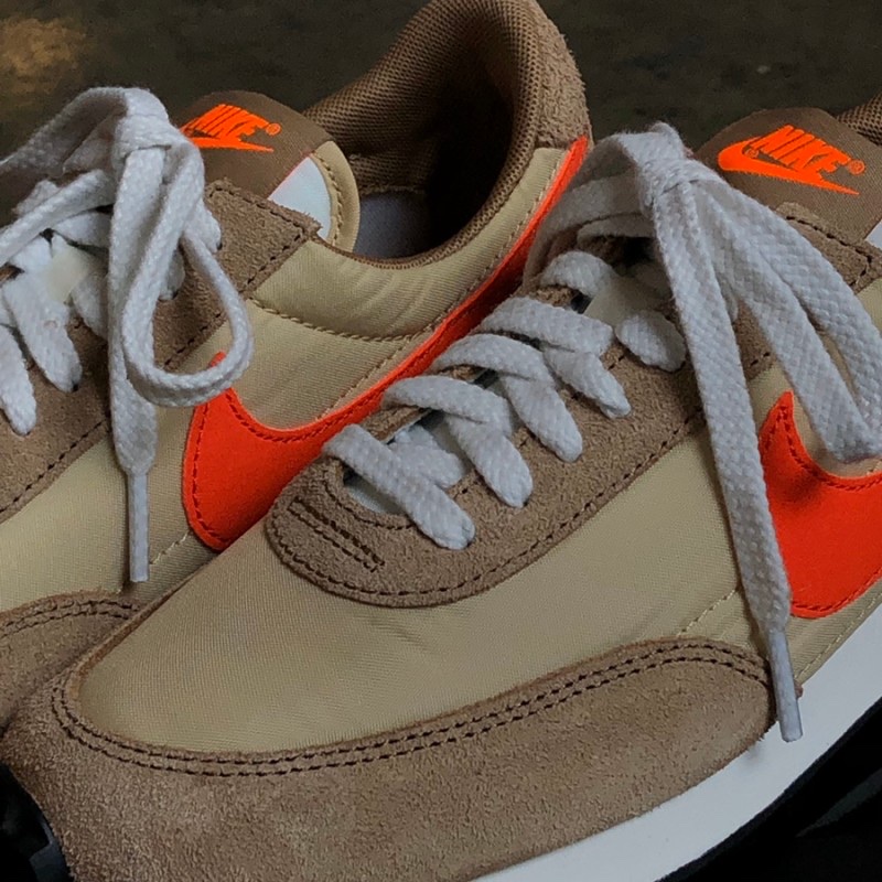 Nike Daybreak SP Vegas Gold College Orange 착용 스타일 - 2