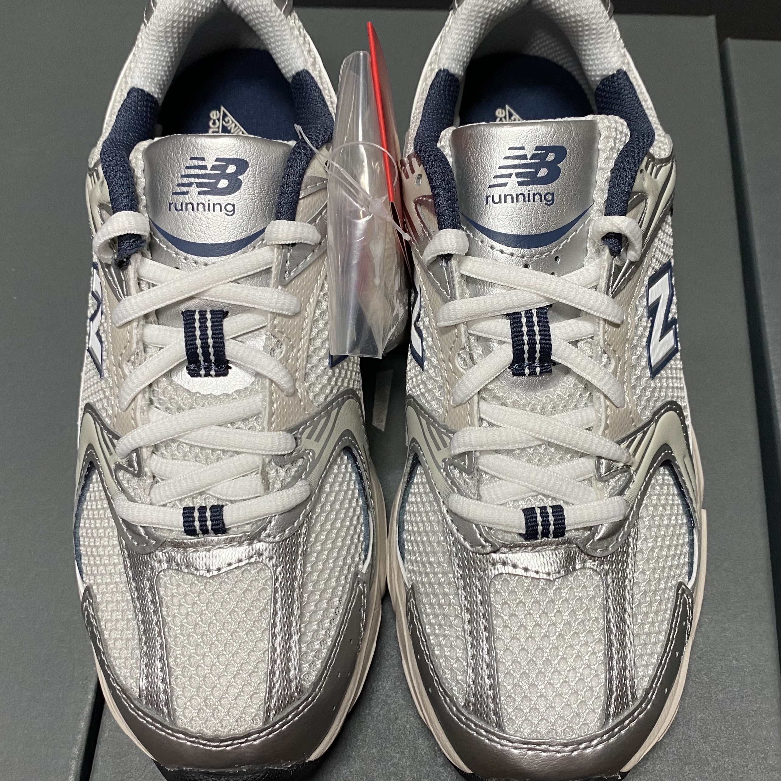 New Balance 530 Steel Grey 착용 스타일 - 2