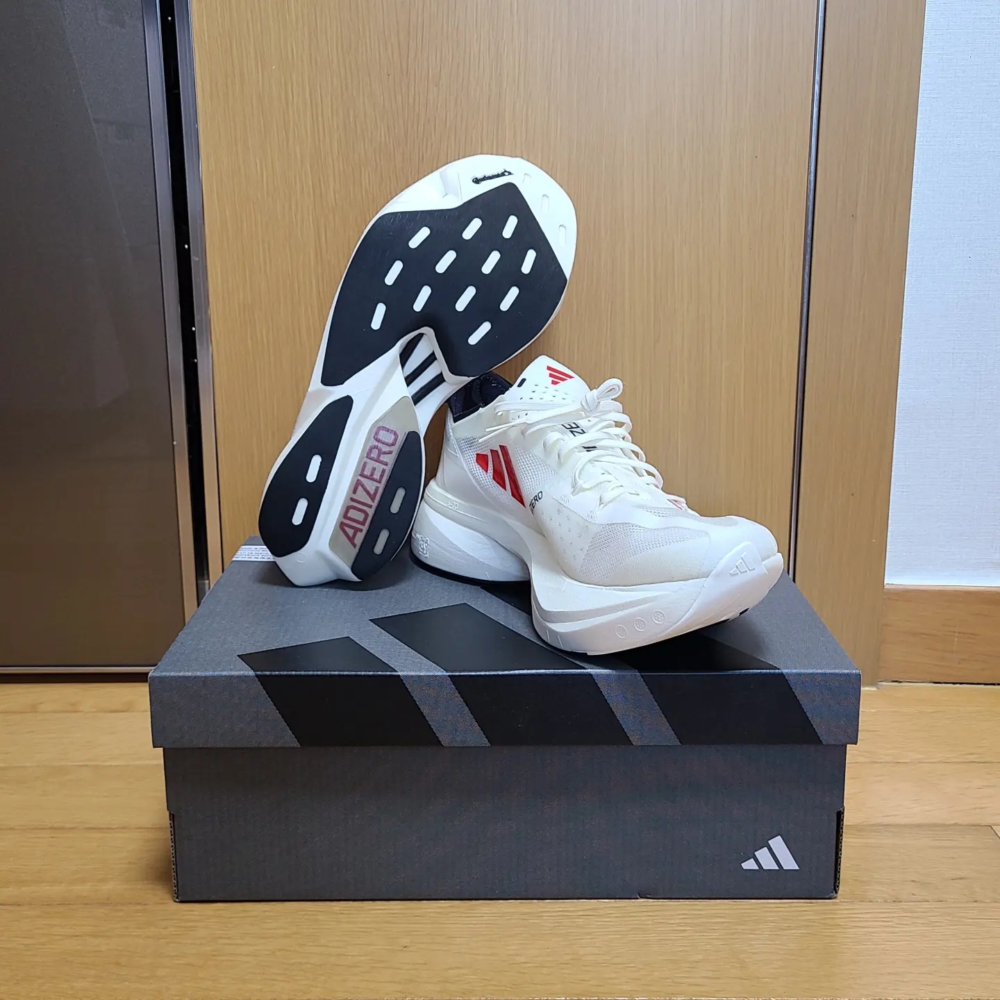 Adidas Adizero Adios Pro 3 Off White Better Scarlet 착용 스타일 - 2
